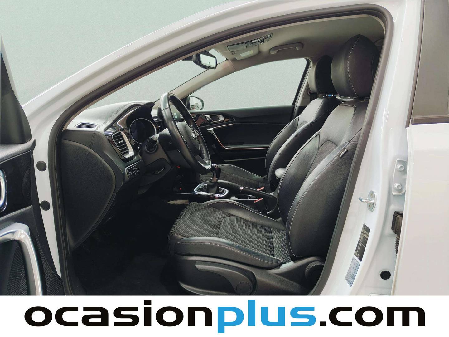 Foto asientos delanteros KIA Ceed KIA Ceed 1.0 T-GDi Tech (120 CV)