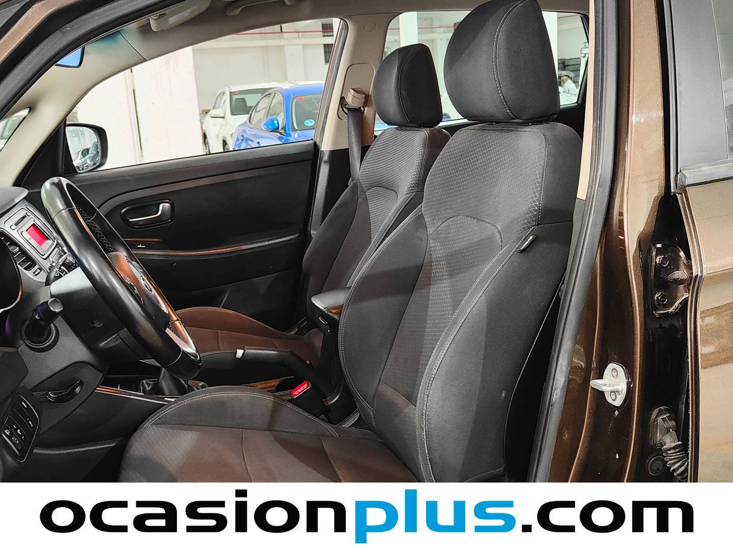 Foto asientos delanteros KIA Carens KIA Carens 1.7 CRDi VGT Concept Eco-Dynamics (115 CV) 7 Plazas