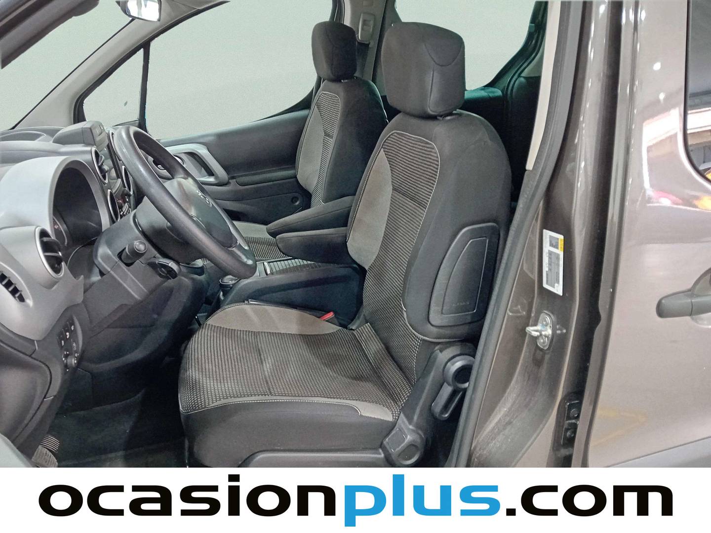 Foto asientos delanteros Peugeot Partner Peugeot Partner Tepee Combi 1.2 PureTech Adventure Edition (110 CV)