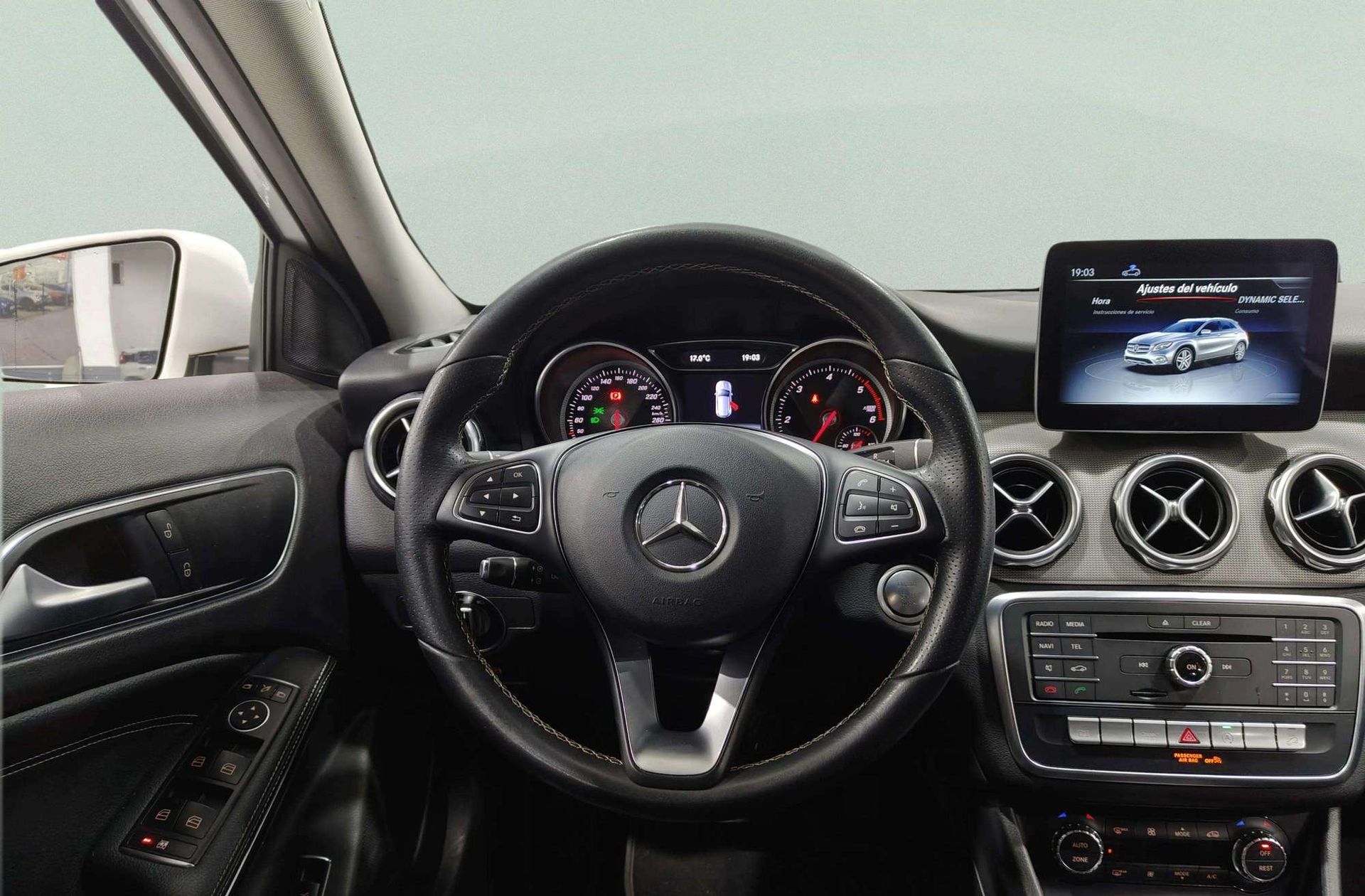 Mercedes-Benz GLA 220d 4Matic - foto 22