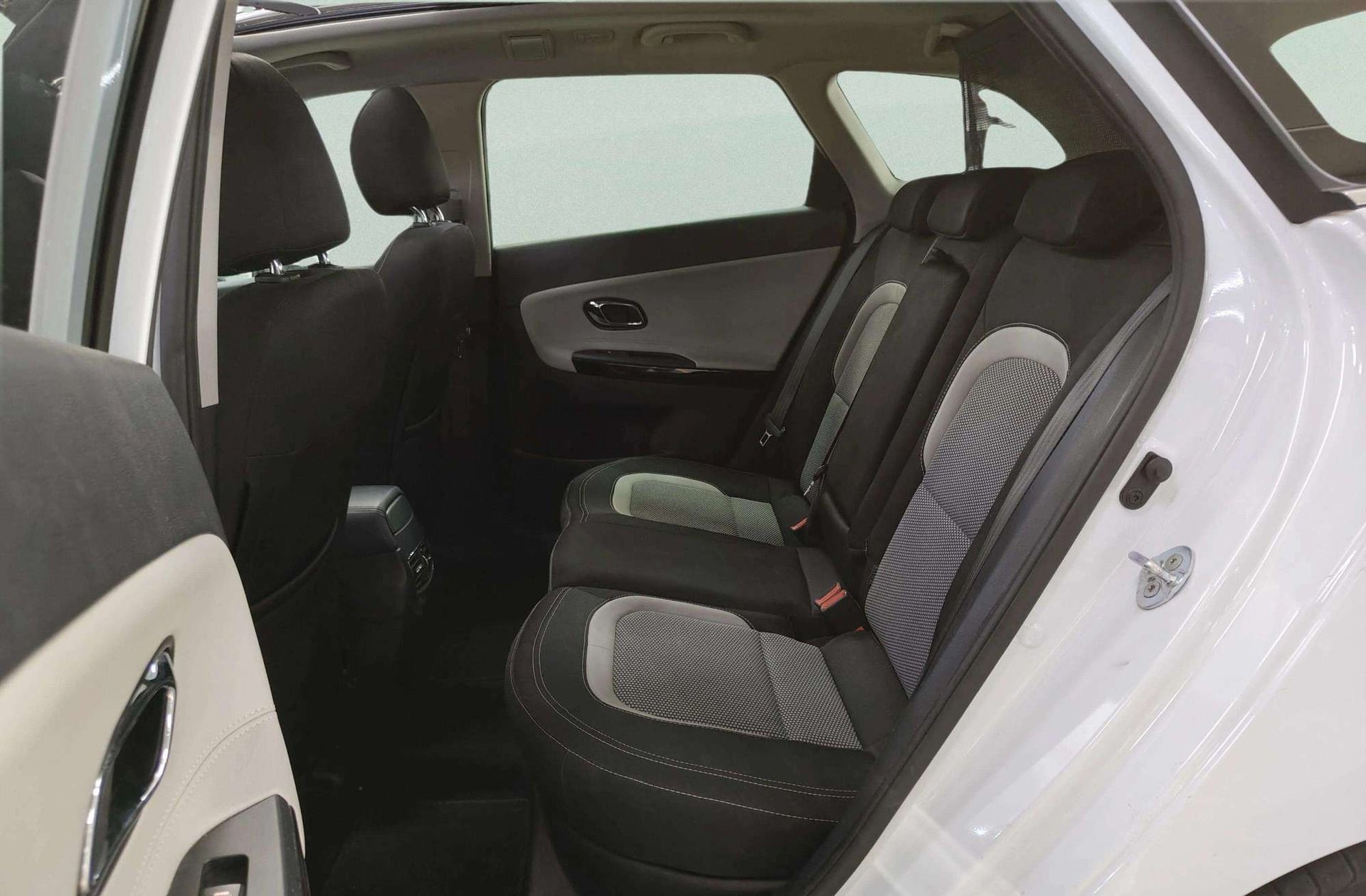 Kia Ceed 1.6 CRDi VGT Emotion - foto 13