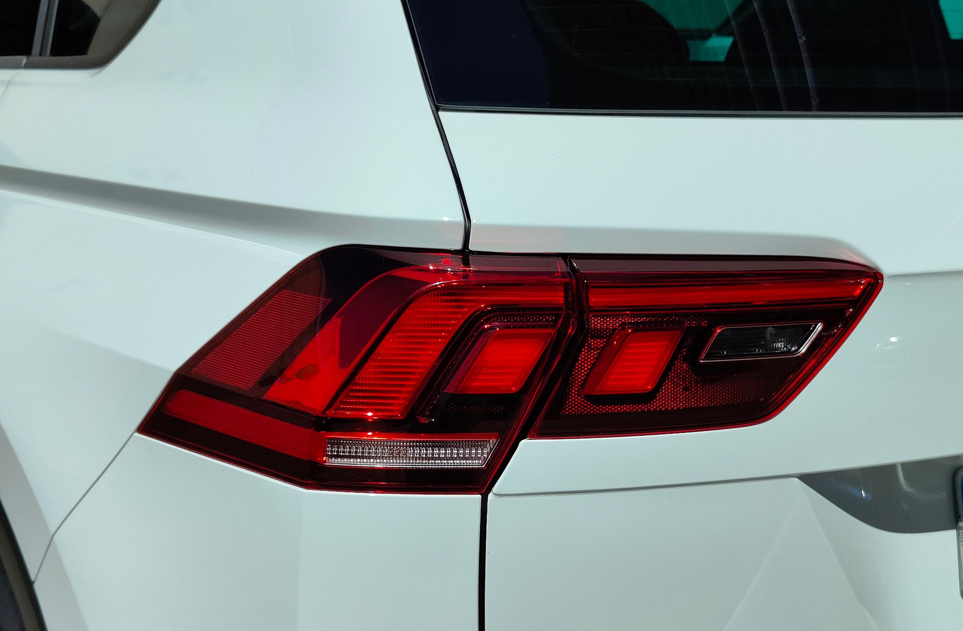 Volkswagen Tiguan Urban Sport 2.0 TDI DSG - foto 16