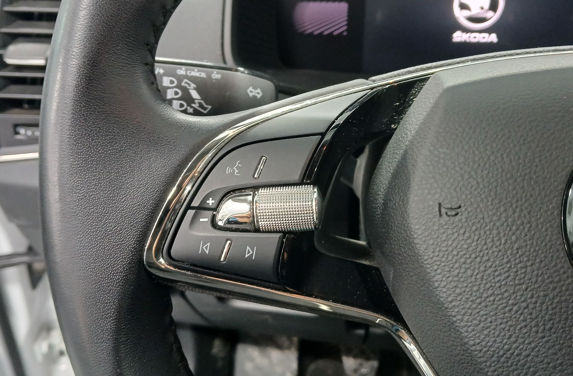 Škoda Karoq 2.0 TDI Selection - foto 24