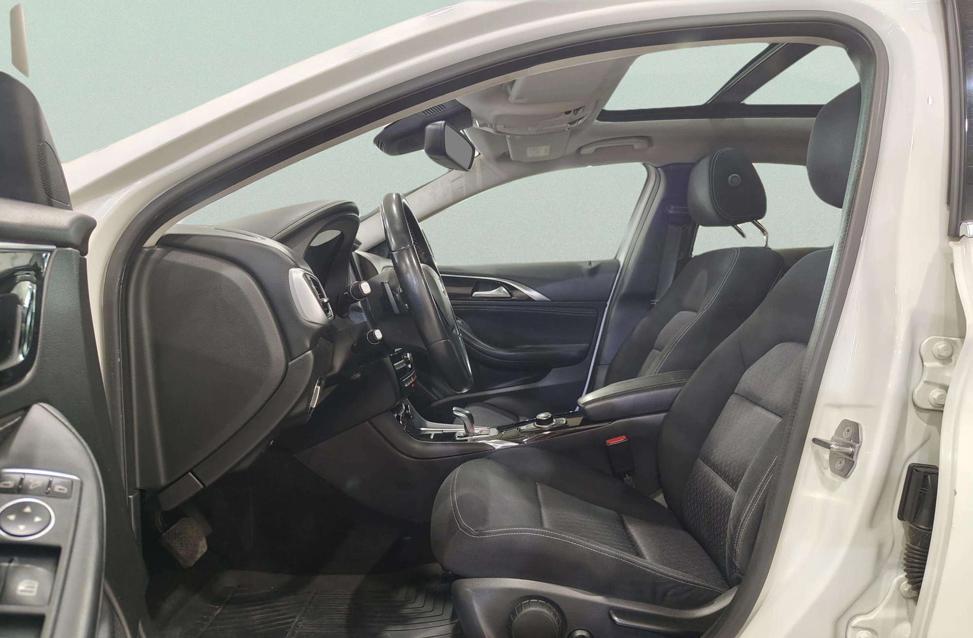 Infiniti QX30 2.2D Premium AWD 7DCT - foto 11
