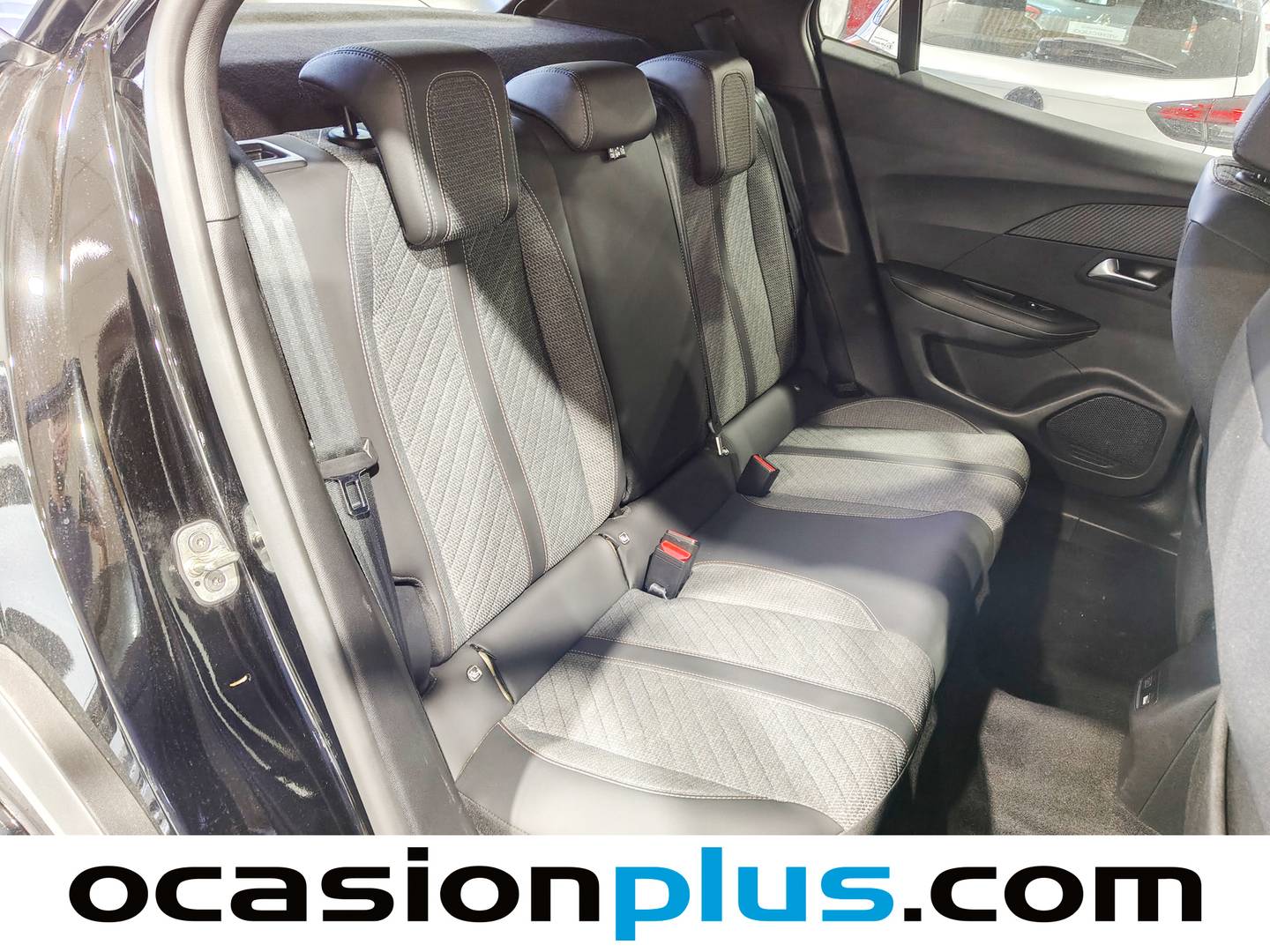 Foto Peugeot 2008 Peugeot 2008 Allure Hybrid eDCS6  (136 CV)