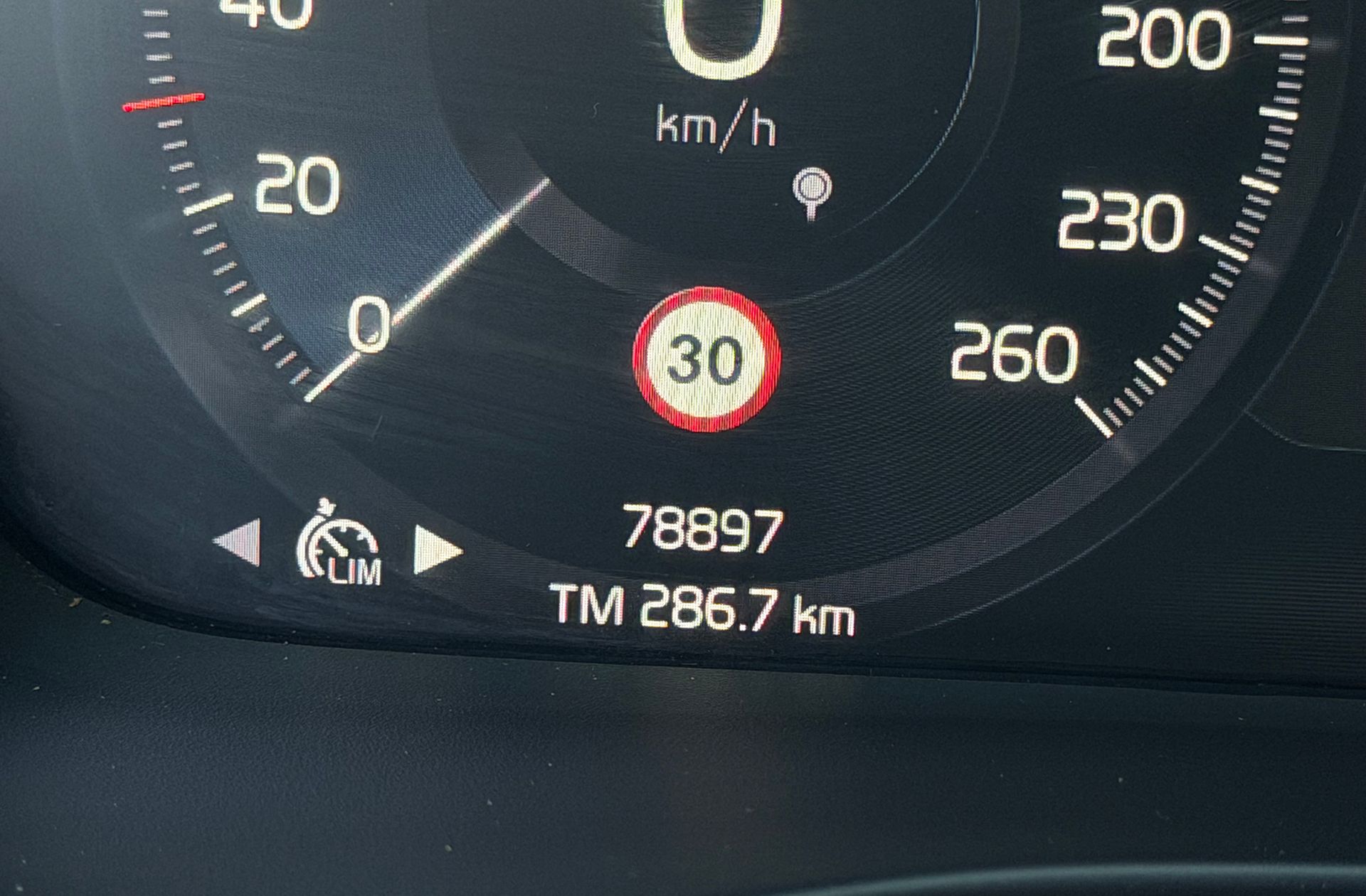 Volvo XC40 T3 R-Design - foto 11