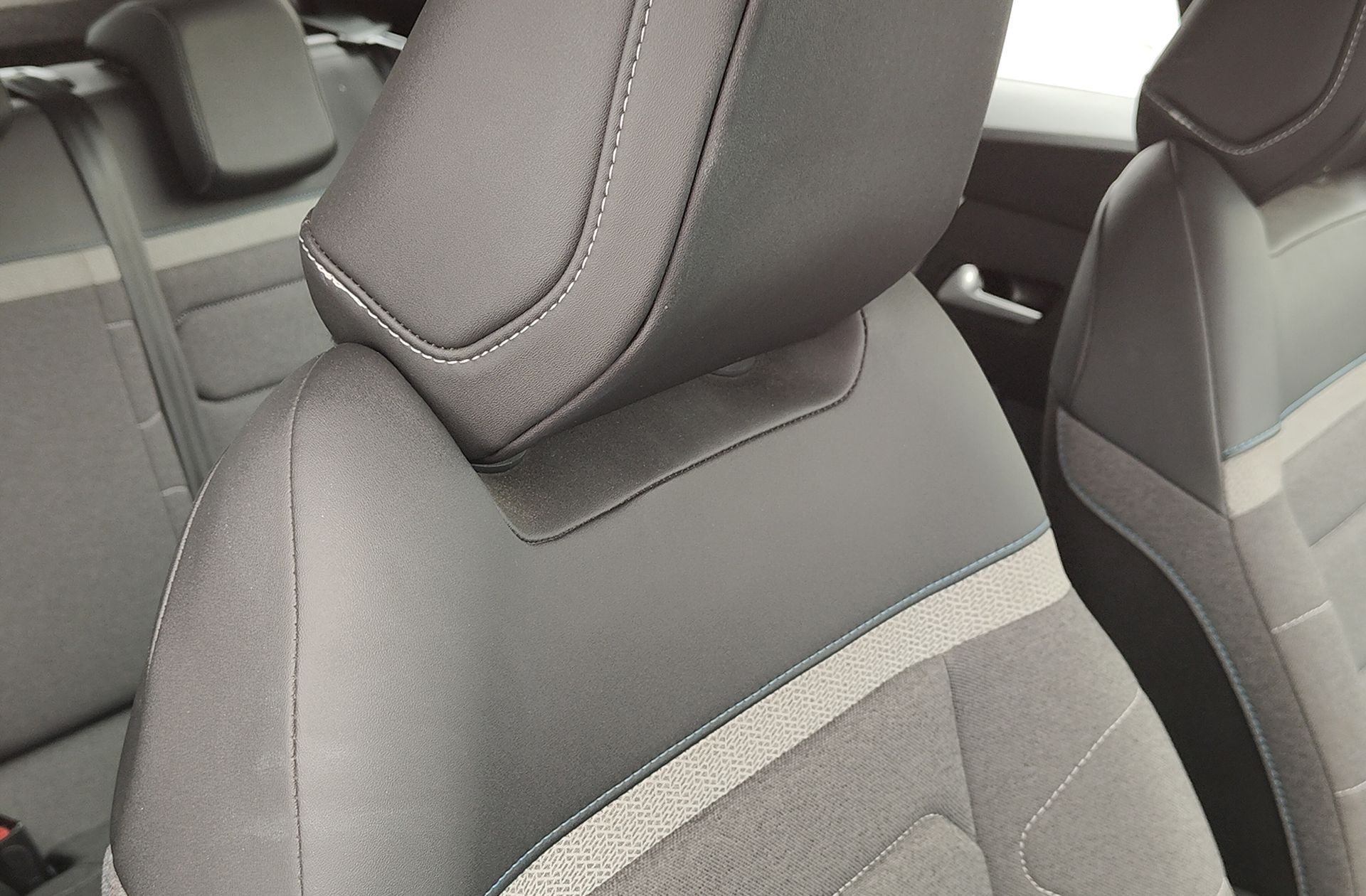 Citroën C4 BlueHDi 130 Plus EAT8 - foto 12