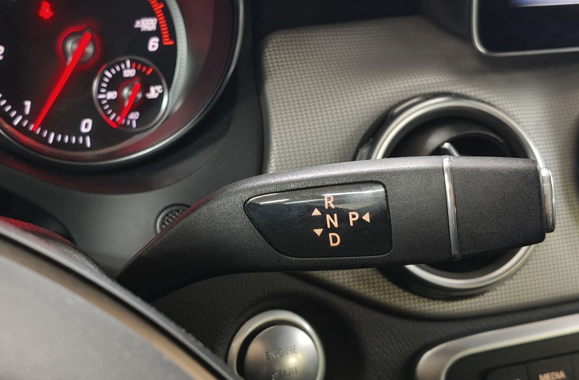 Mercedes-Benz GLA 200 d - foto 6
