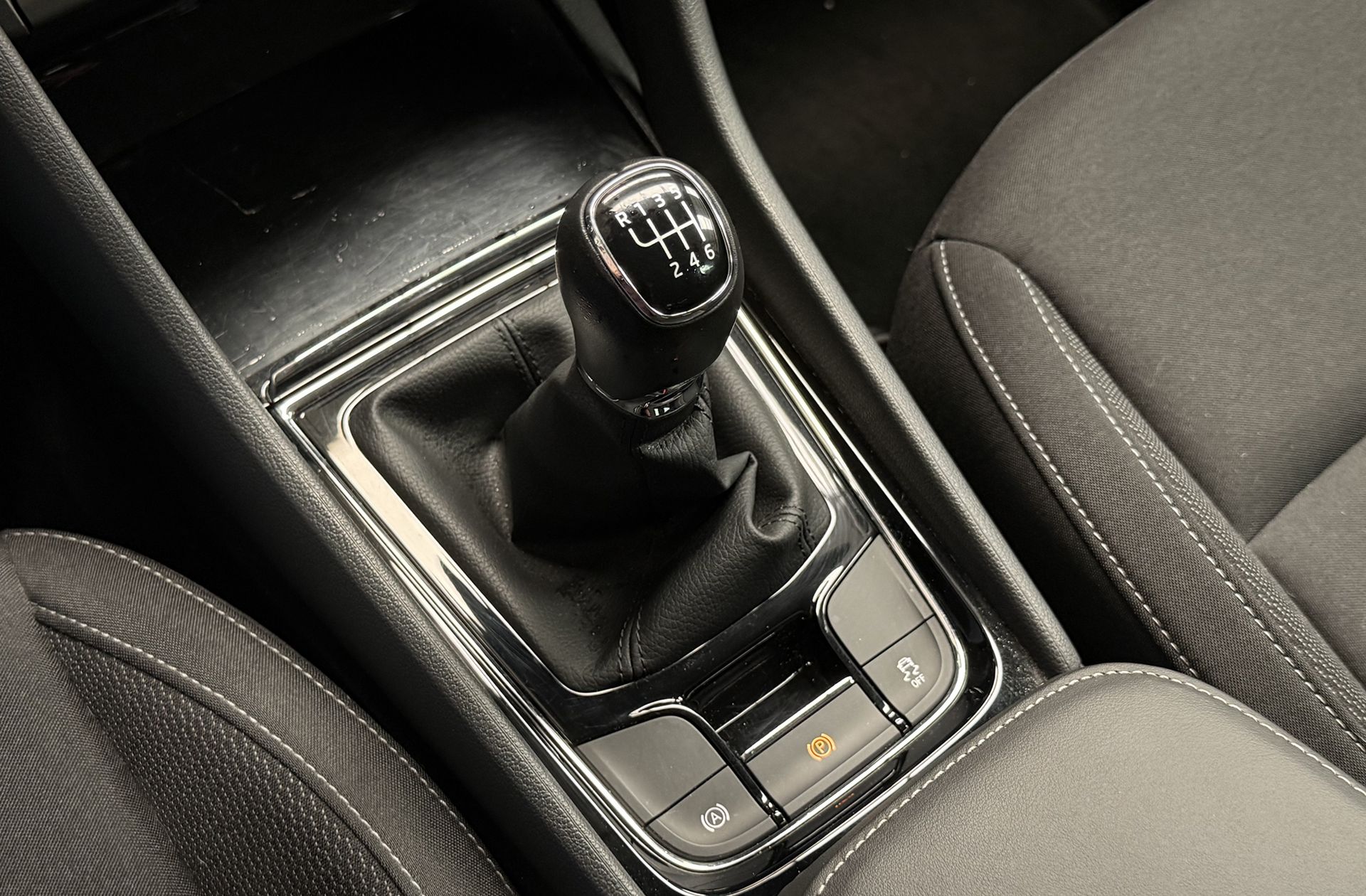 Škoda Karoq 1.0 TSI Selection - foto 5