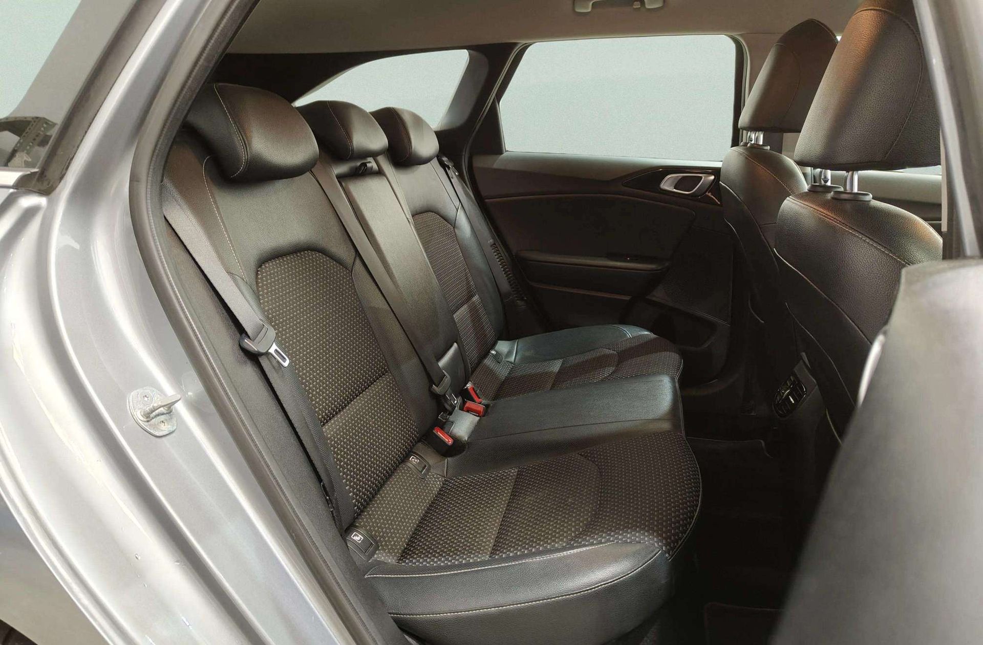 Kia Ceed 1.6 GDi PHEV E-Tech - foto 20
