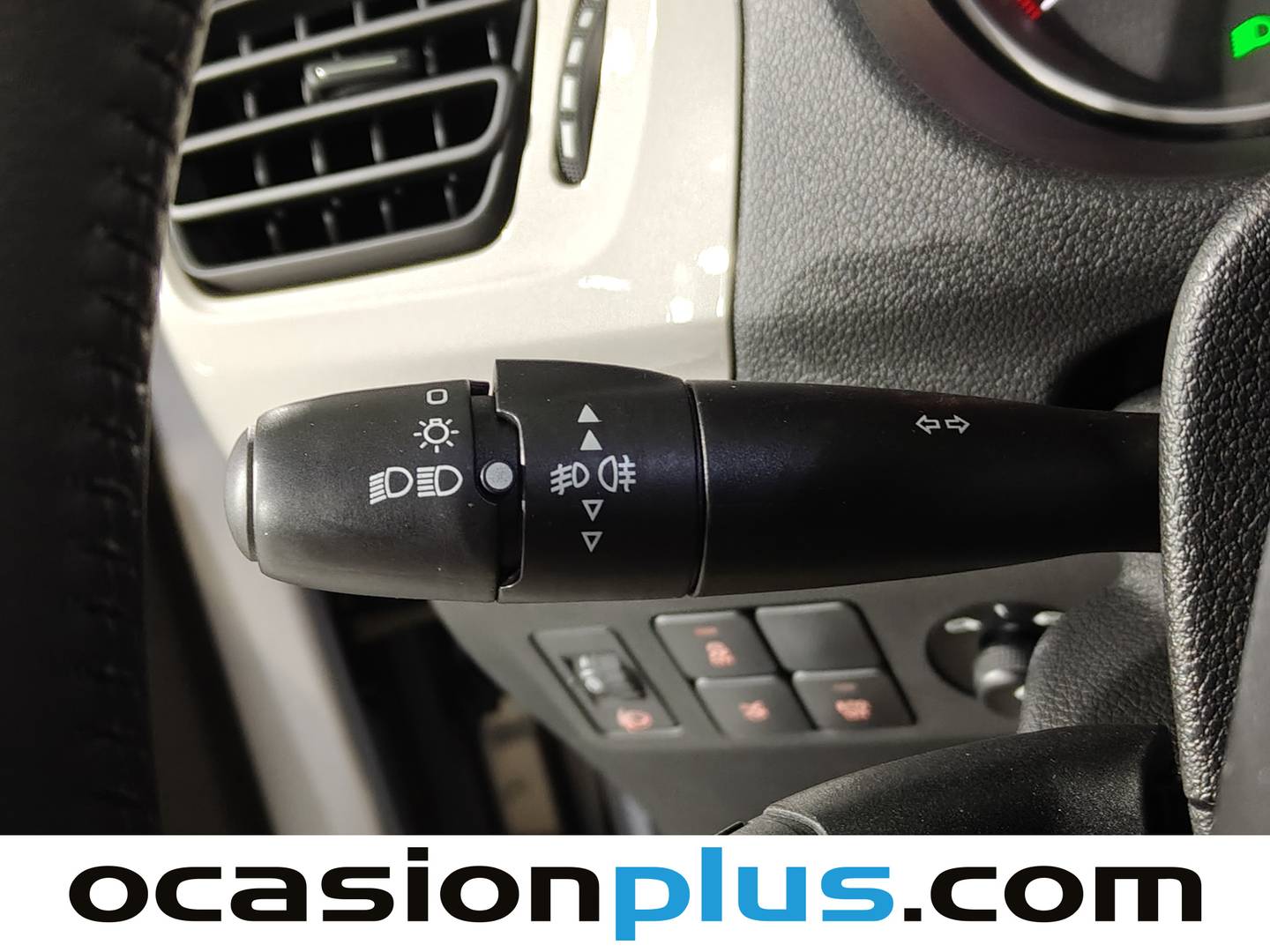 Foto Citroën C-Elysée Citroen C-Elysee BlueHDi 100 Shine (102 CV)