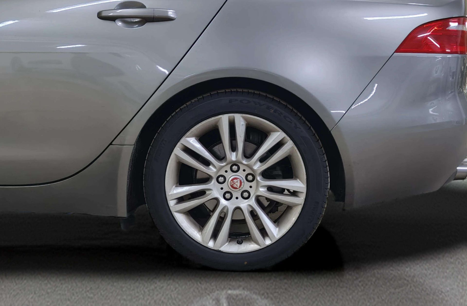 Jaguar XE 2.0 Diesel Pure RWD - foto 41