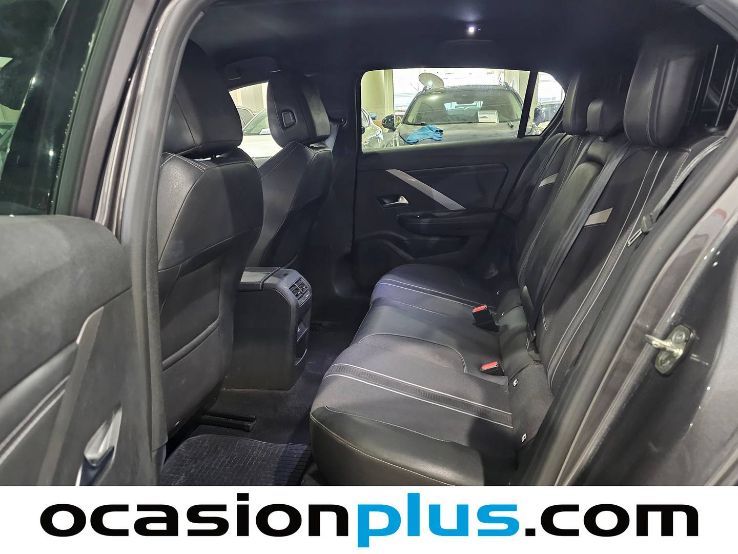 Foto asientos traseros Opel Astra Opel Astra 1.2 Turbo XHT GS (130 CV)