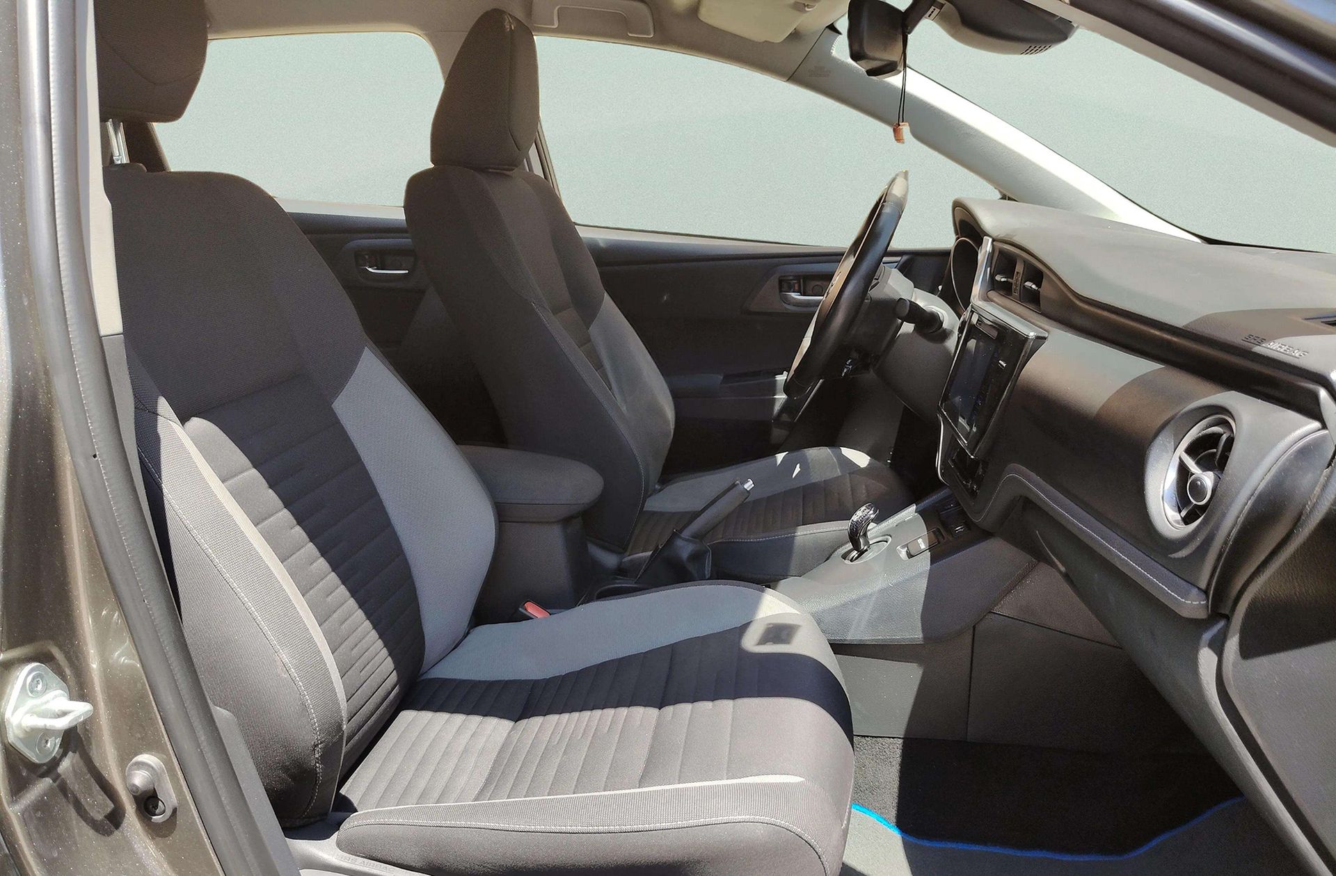 Toyota Auris 1.8 Hybrid Active - foto 18