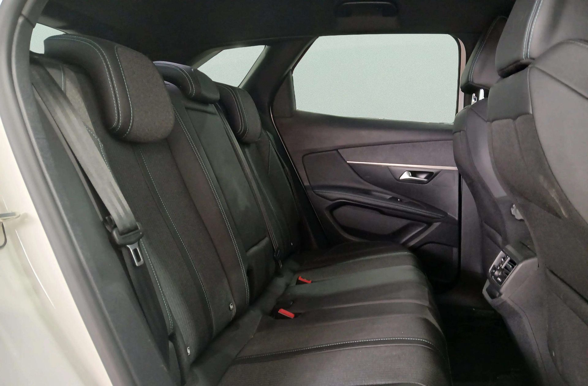 Peugeot 3008 PureTech 130 Allure Pack EAT8 - foto 19