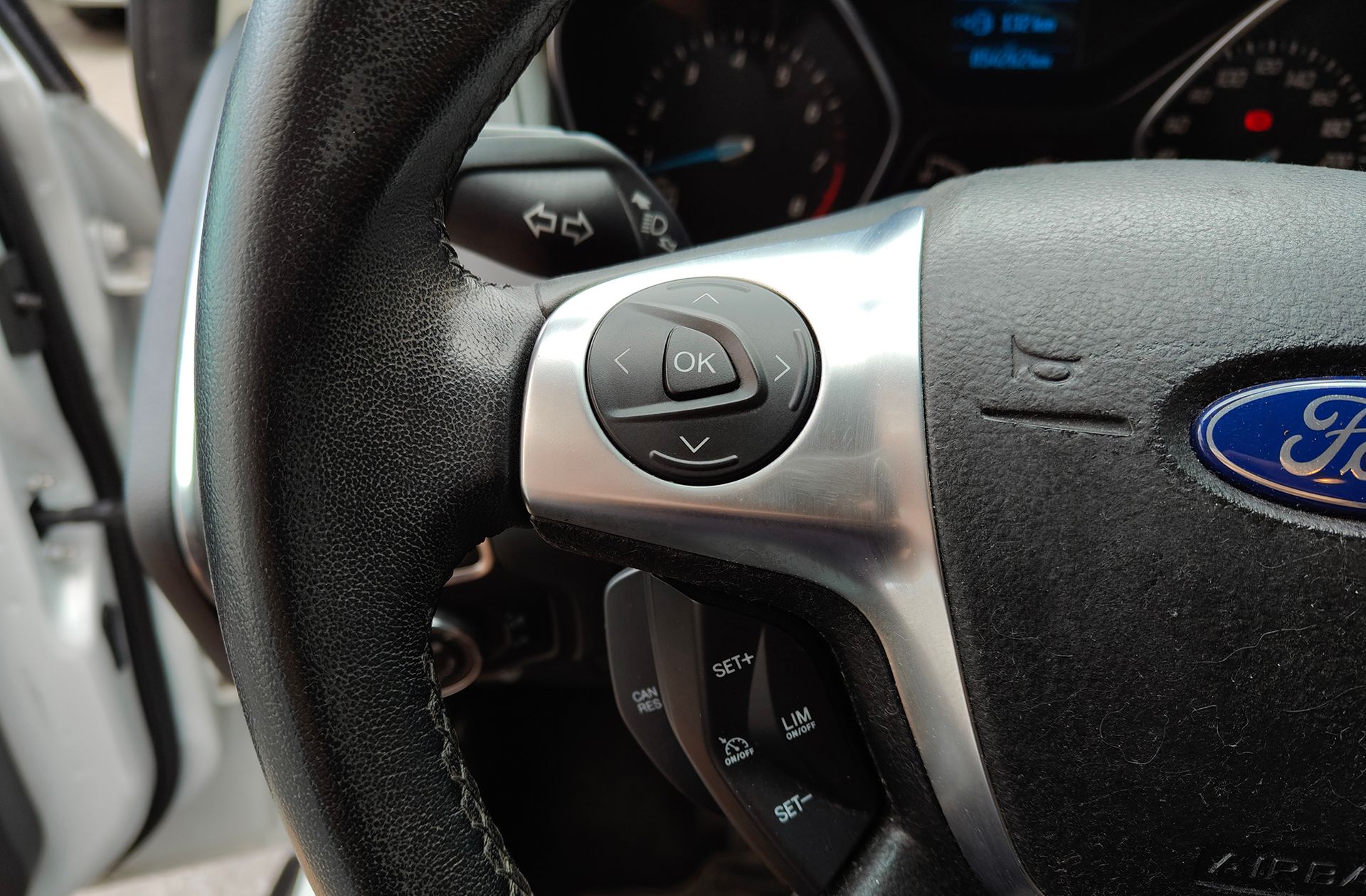 Ford Focus 1.0 EcoBoost Trend - foto 21