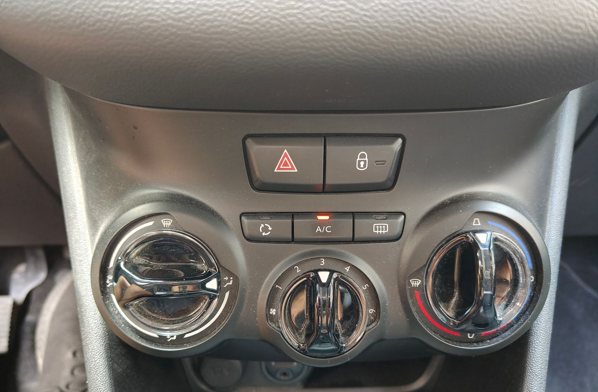 Peugeot 208 1.2 PureTech Style - foto 30