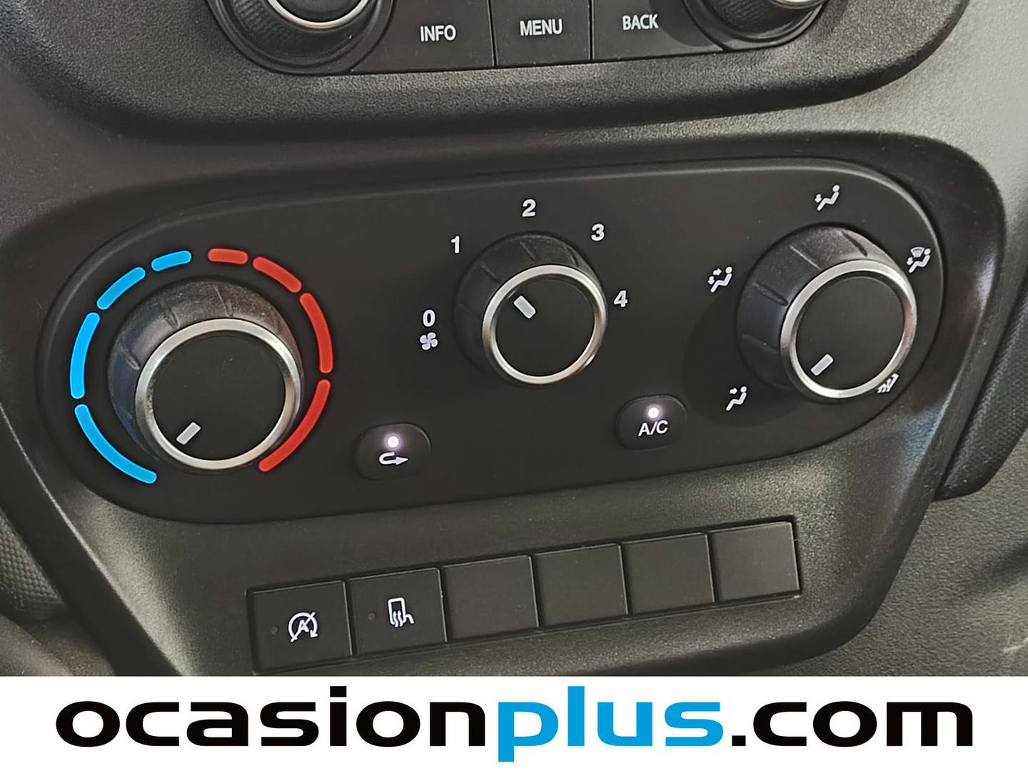 Equipamiento del Iveco Daily Iveco Daily Furgon 35S 16 V 3520L/H2 (156 CV) 3 Plazas