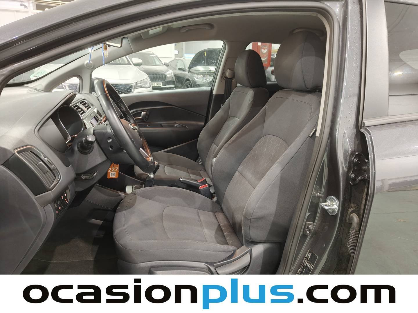 Foto asientos delanteros KIA Rio Kia Rio 1.2 CVVT x-Tech16 Eco-Dynamics (84 CV)