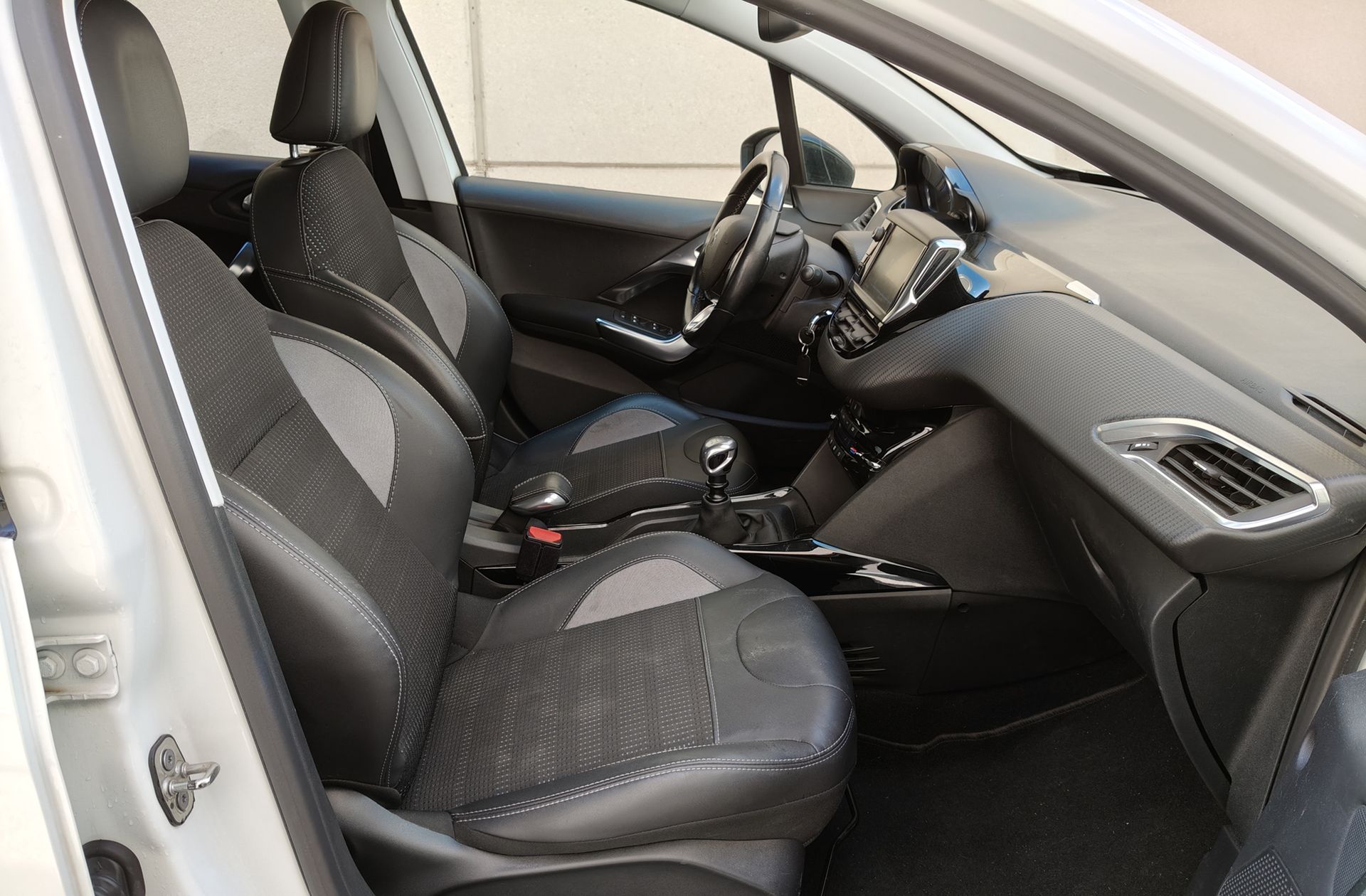 Peugeot 2008 PureTech 130 Allure - foto 17