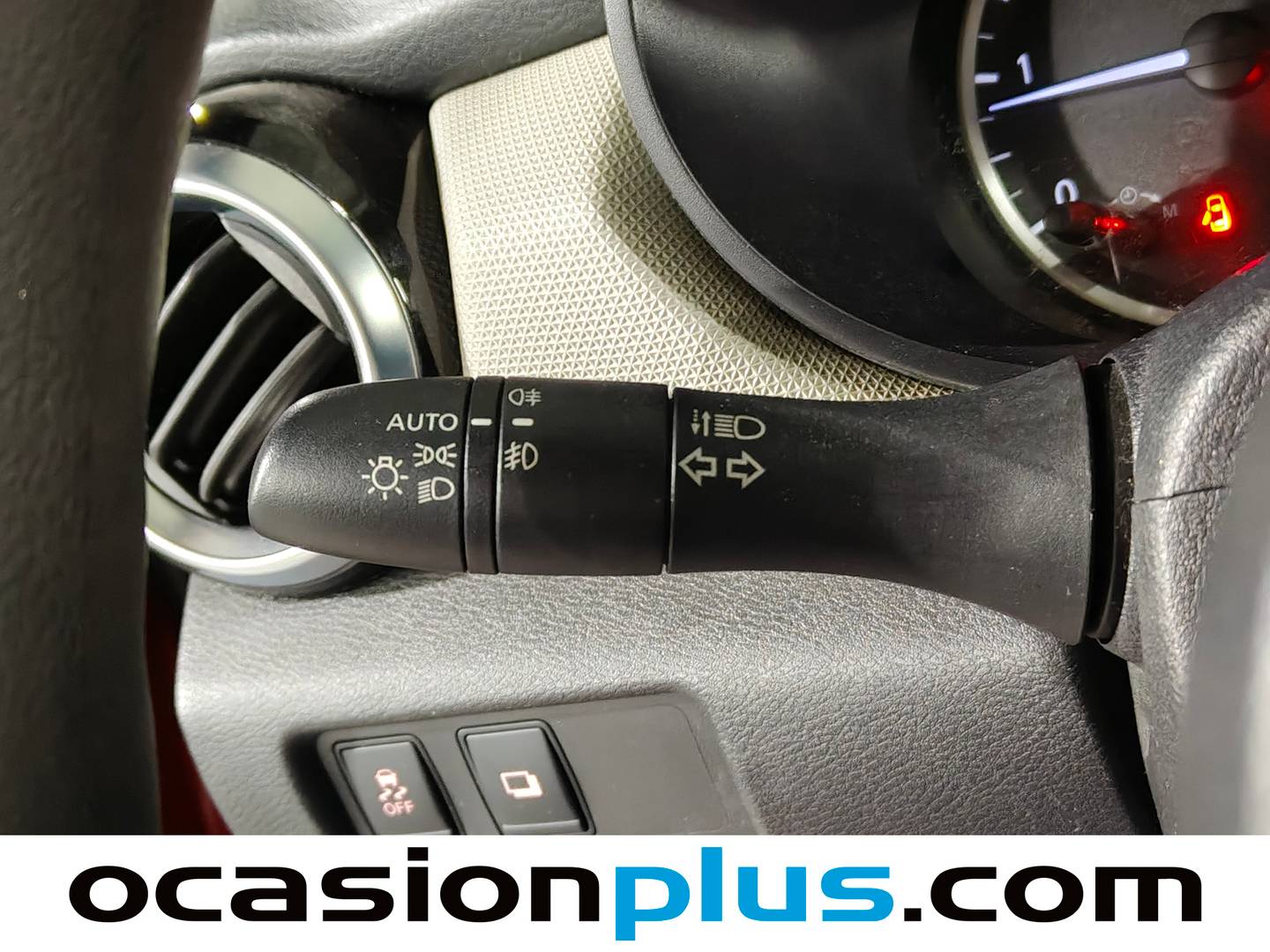 Extras y acabados del Nissan Micra Nissan Micra 1.5 dCi S&S Visia+ (90 CV)