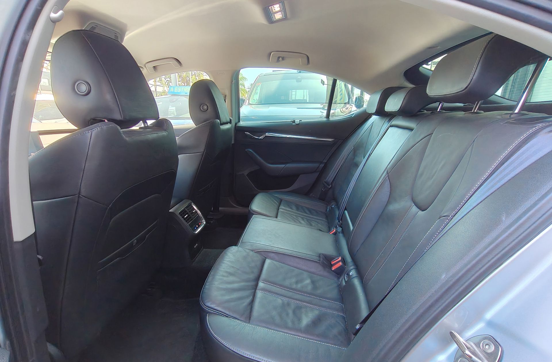 Škoda Octavia 2.0 TDI Style DSG - foto 13
