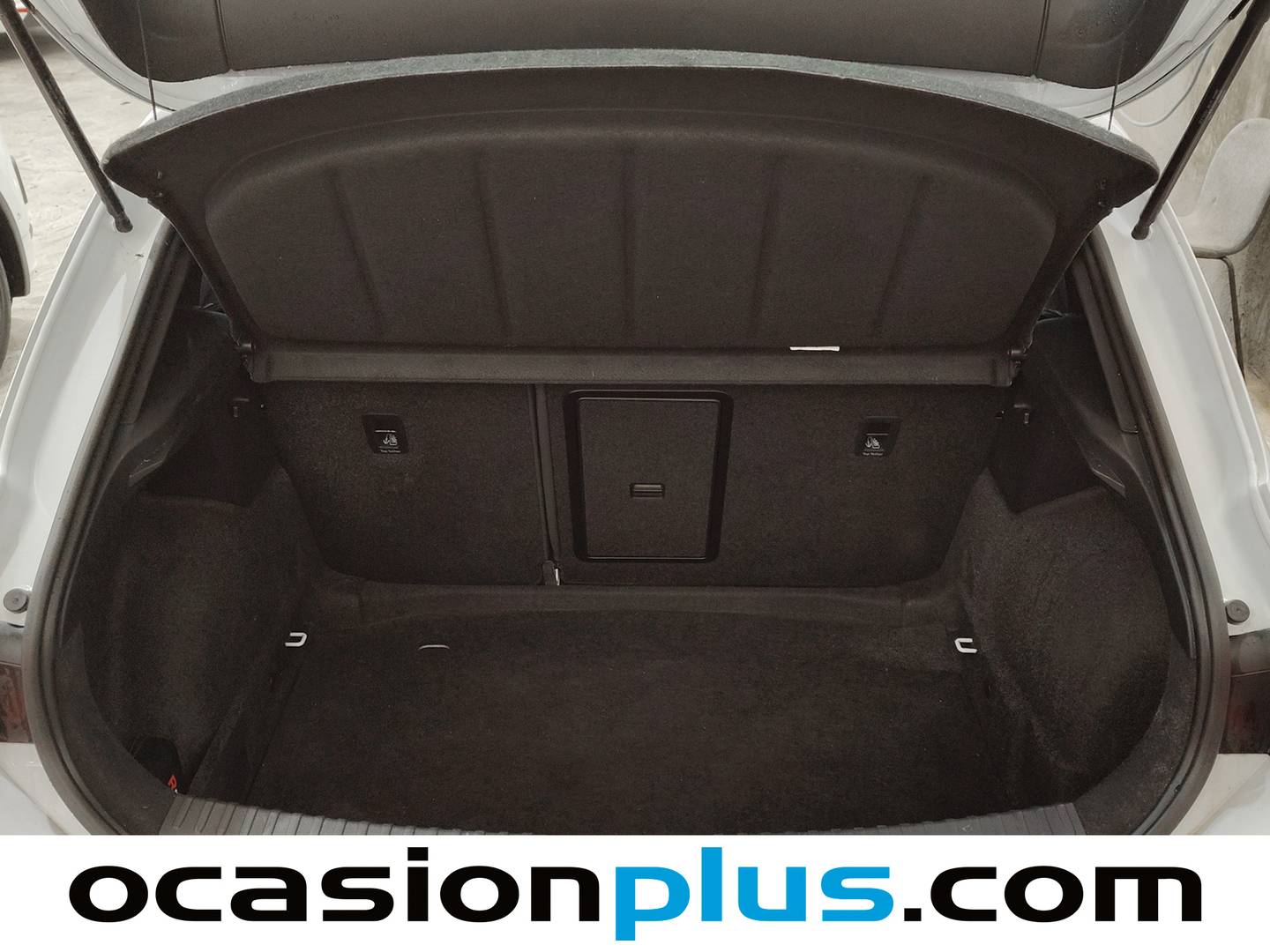 Fotos maletero Seat León Seat León 1.0 eTSI S&S FR 25 Aniversario DSG (110 CV)
