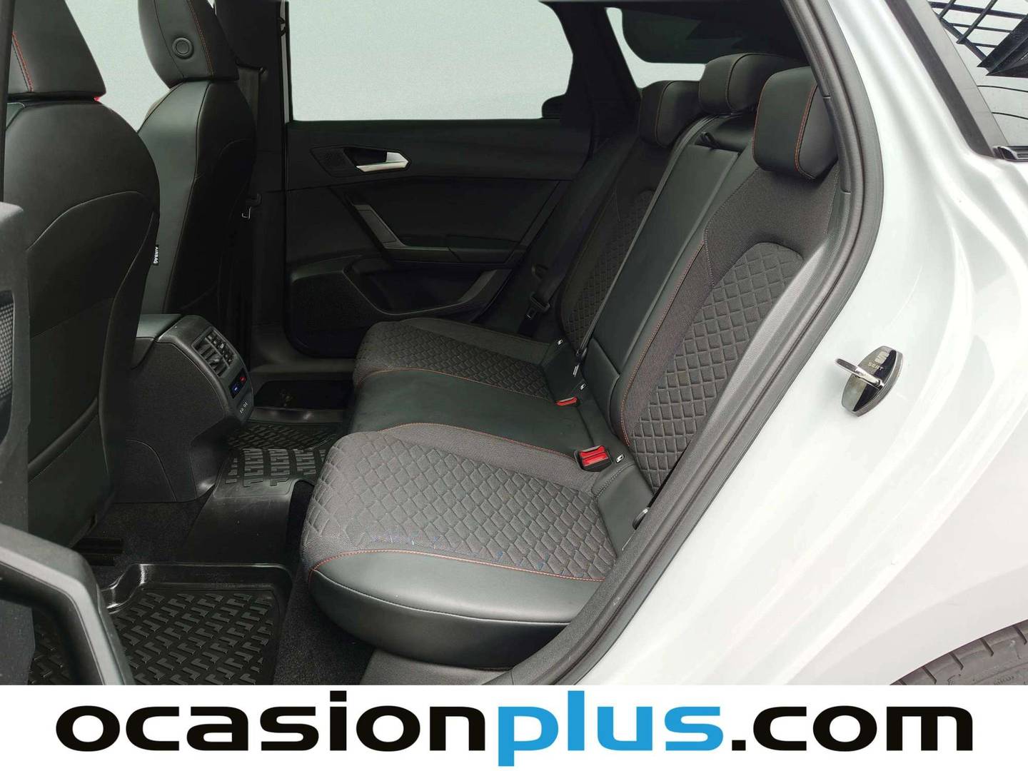 Foto asientos traseros Seat León Seat León ST 1.5 eTSI S&S FR Go XL DSG (150 CV)