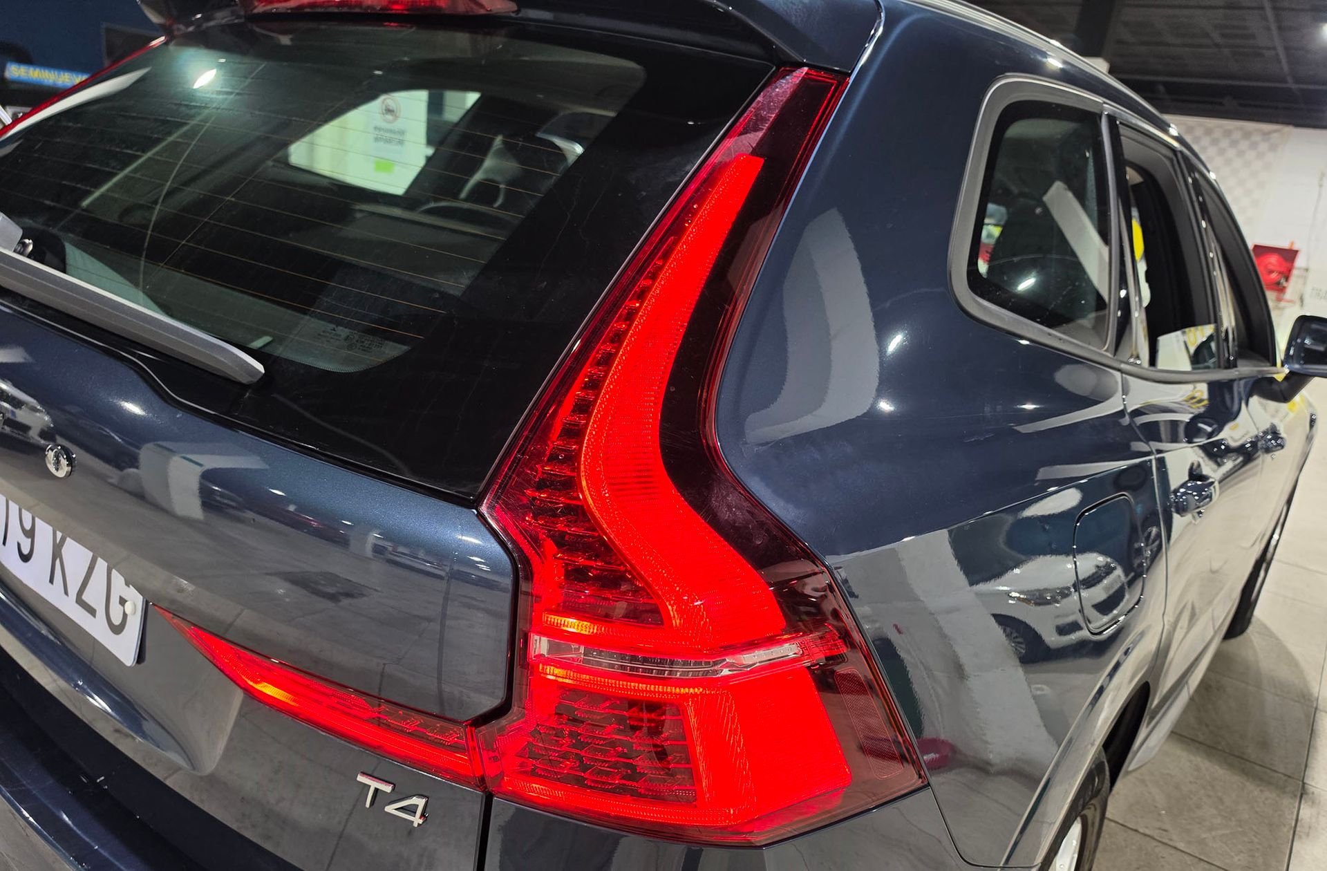 Volvo XC60 T4 Momentum - foto 17