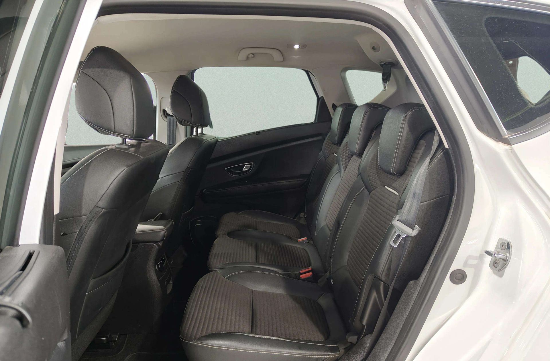 Renault Scénic Zen TCe GPF EDC - foto 12