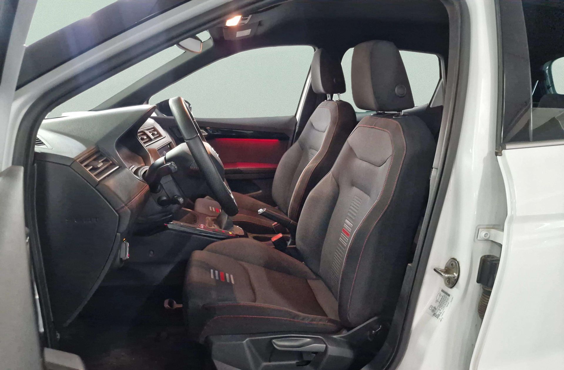 SEAT Arona 1.6 TDI Ecomotive FR - foto 11