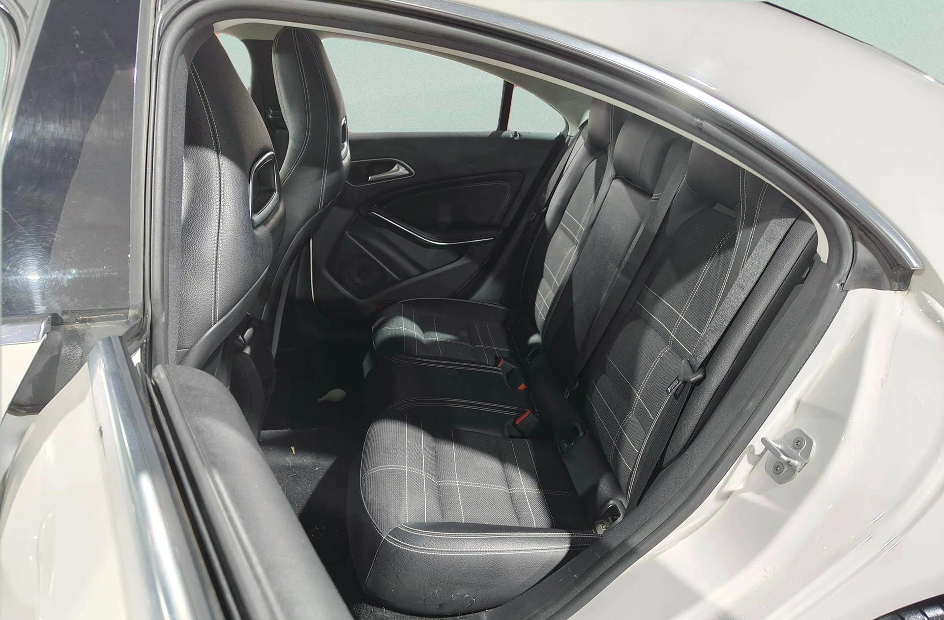 Mercedes-Benz CLA 200 d - foto 11