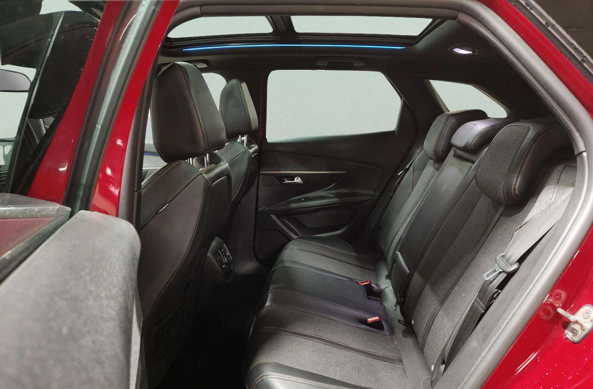 Peugeot 3008 BlueHDi 180 GT Line EAT8 - foto 12