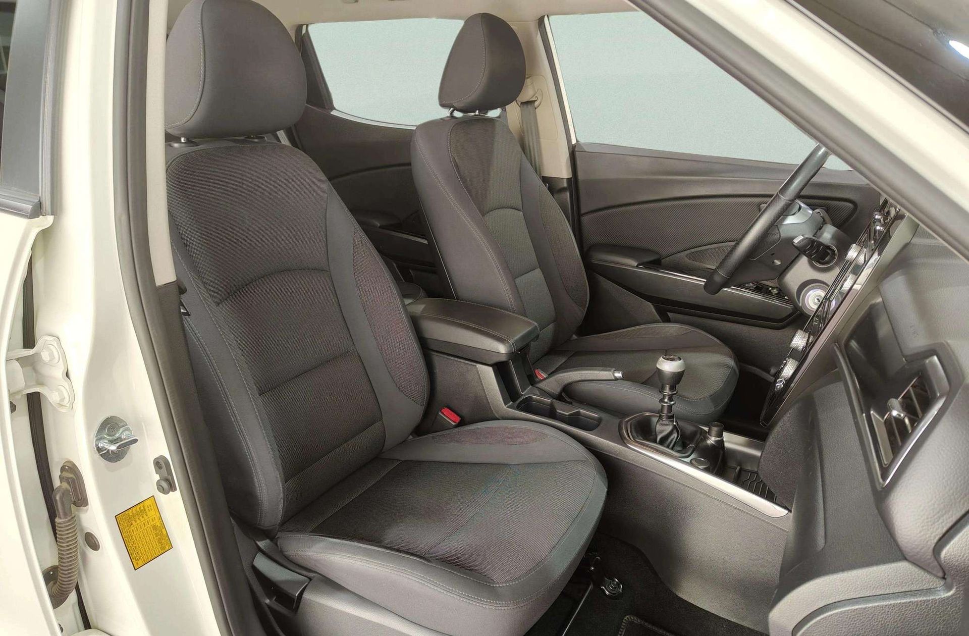 SsangYong Tivoli 1.2 G12T Urban - foto 16