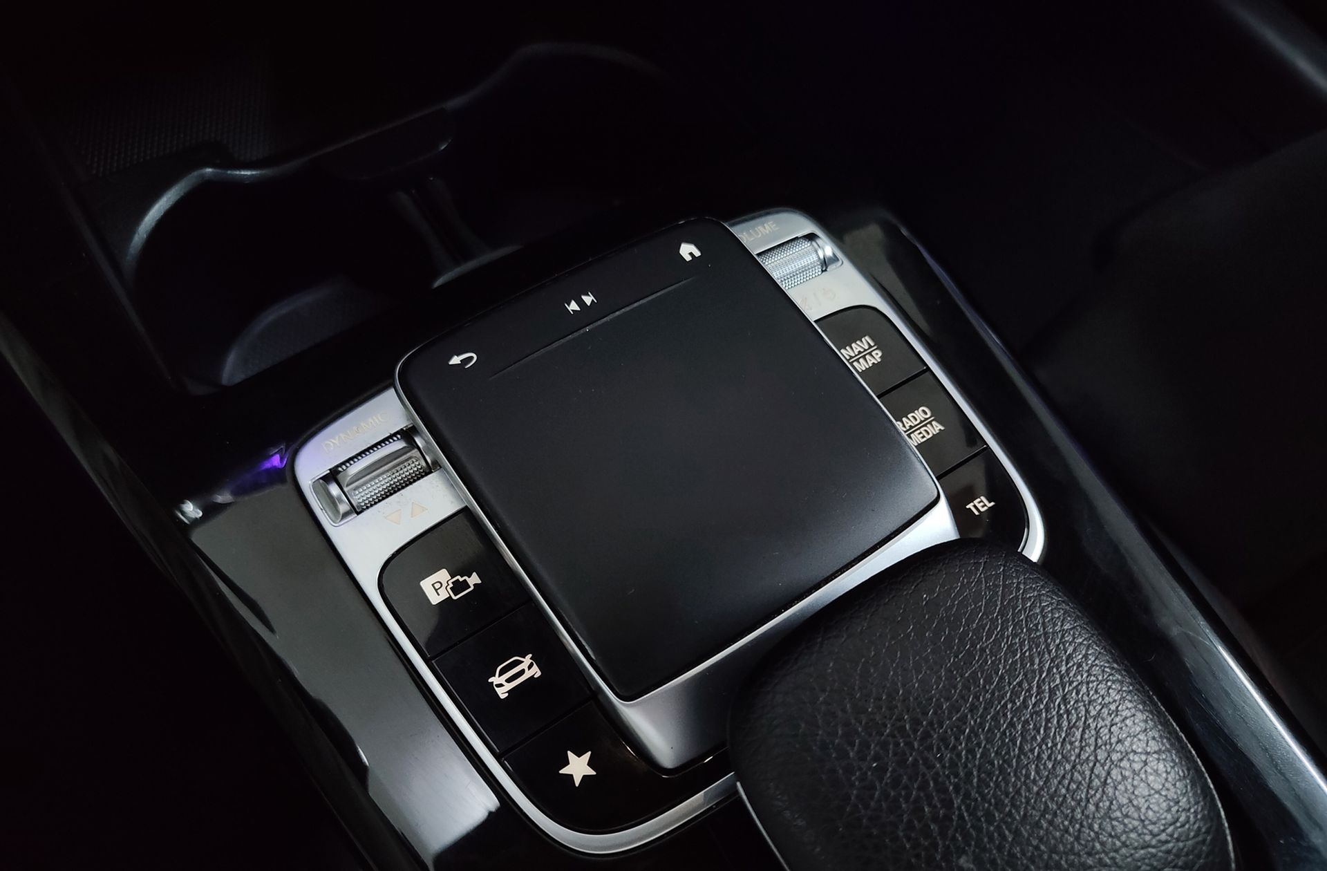 Mercedes-Benz CLA 200 Pack AMG - foto 40