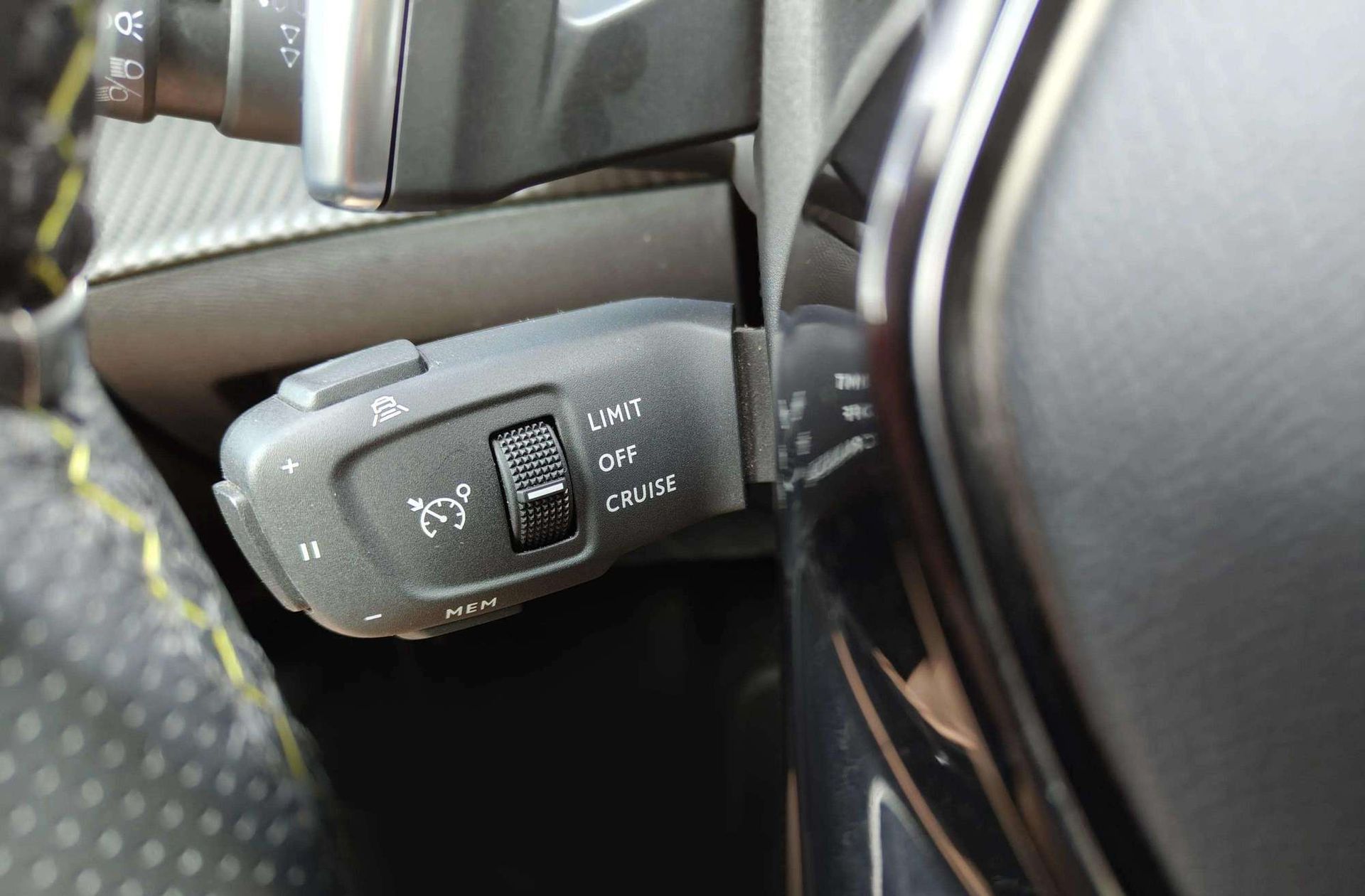 Peugeot 2008 PureTech 130 GT Line EAT8 - foto 35