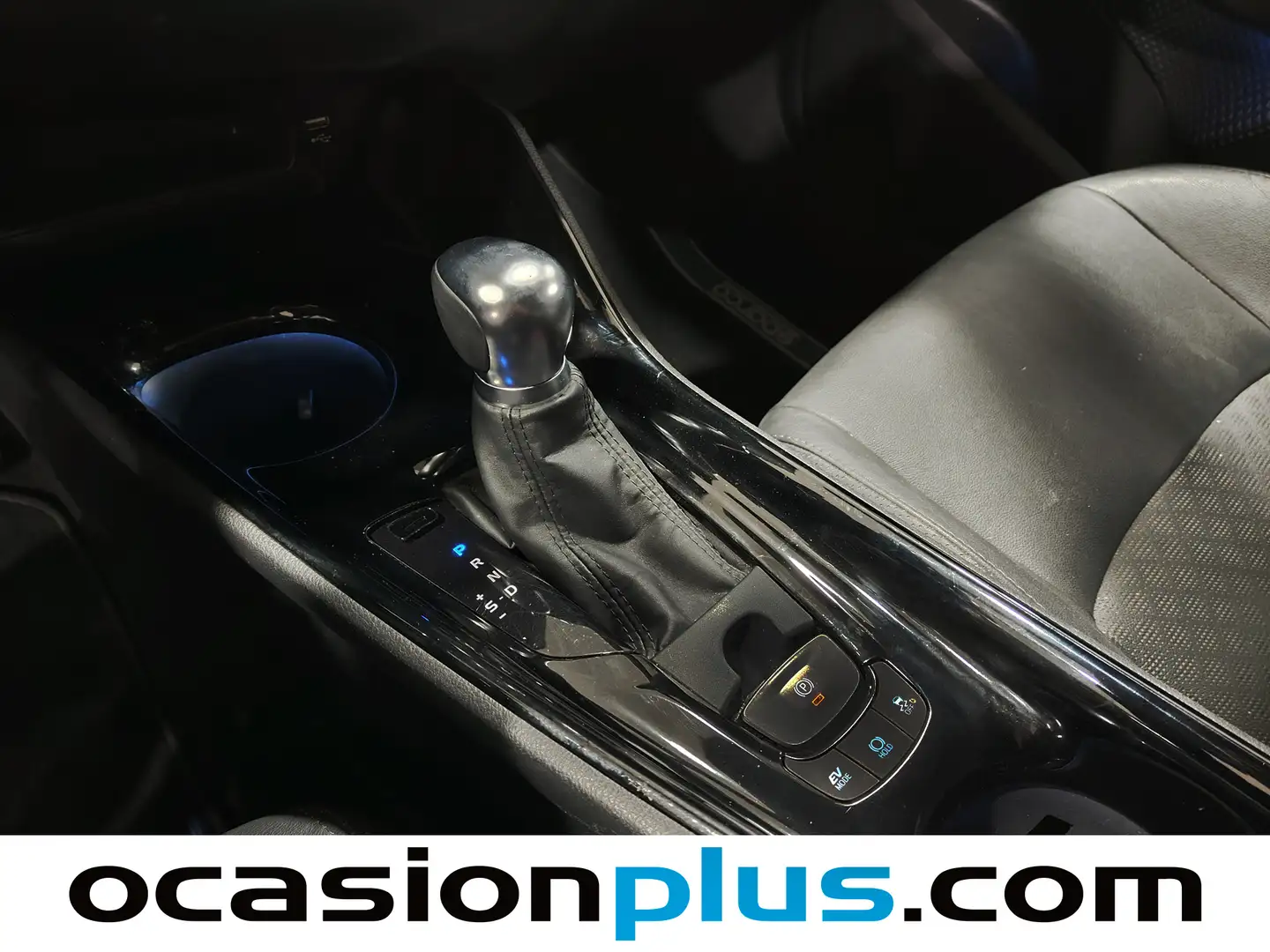 Foto Toyota C-HR Toyota C-HR 180H Advance Luxury (184 CV)