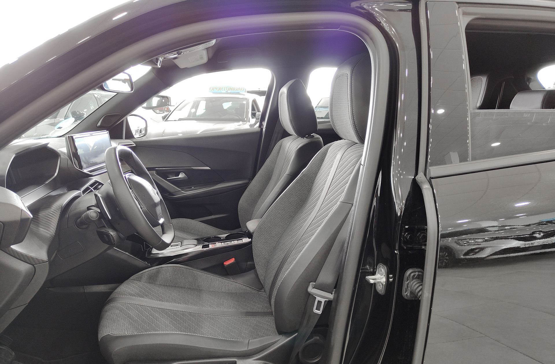 Peugeot 2008 Allure Hybrid eDCS6 - foto 11