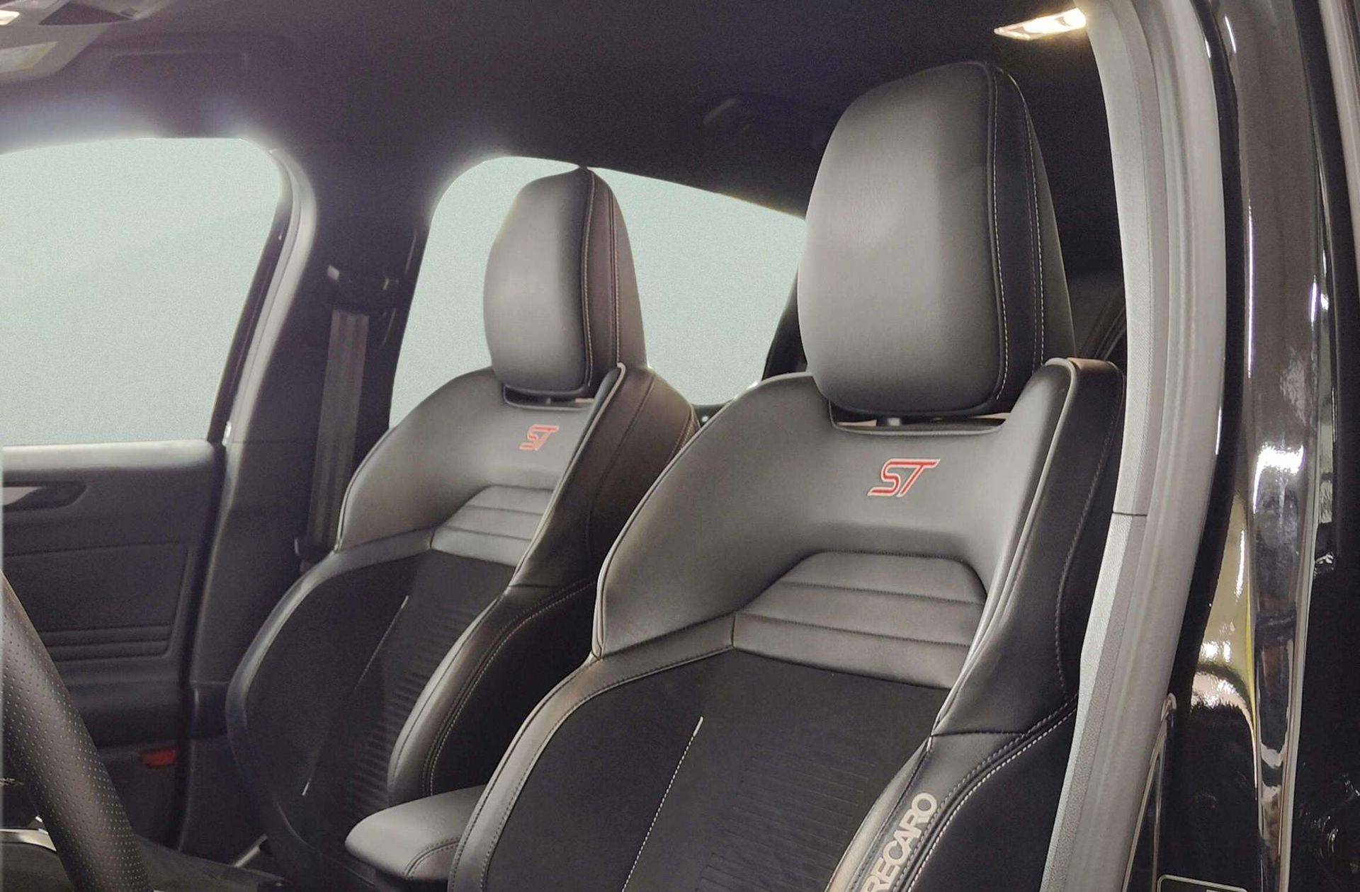 Ford Focus 2.3 EcoBoost ST 3 - foto 7