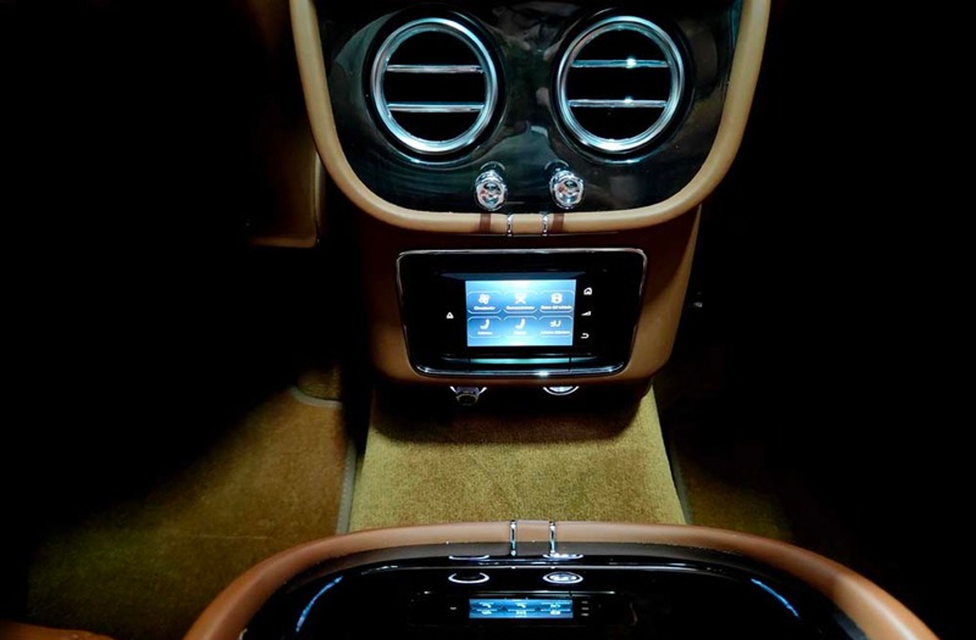 Bentley Bentayga 3.0 Hybrid 4WD - foto 36