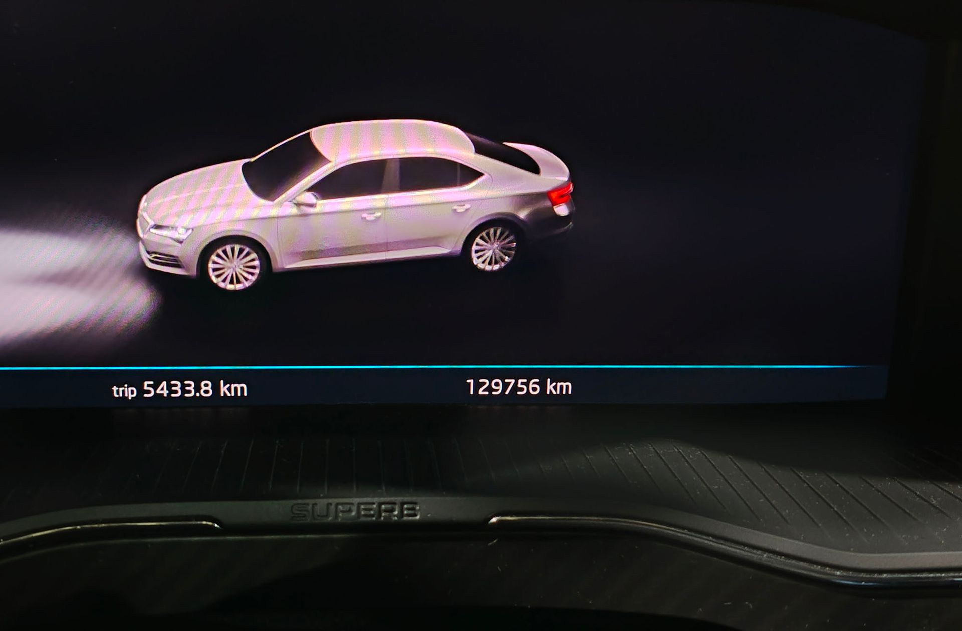 Škoda Superb 1.5 TSI Sport Line DSG - foto 14