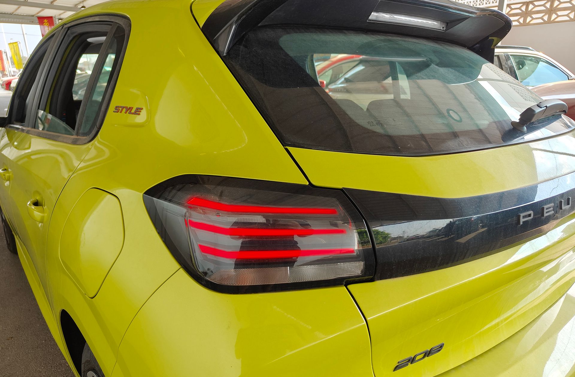 Peugeot 208 Style Hybrid 100 eDCS6 - foto 16
