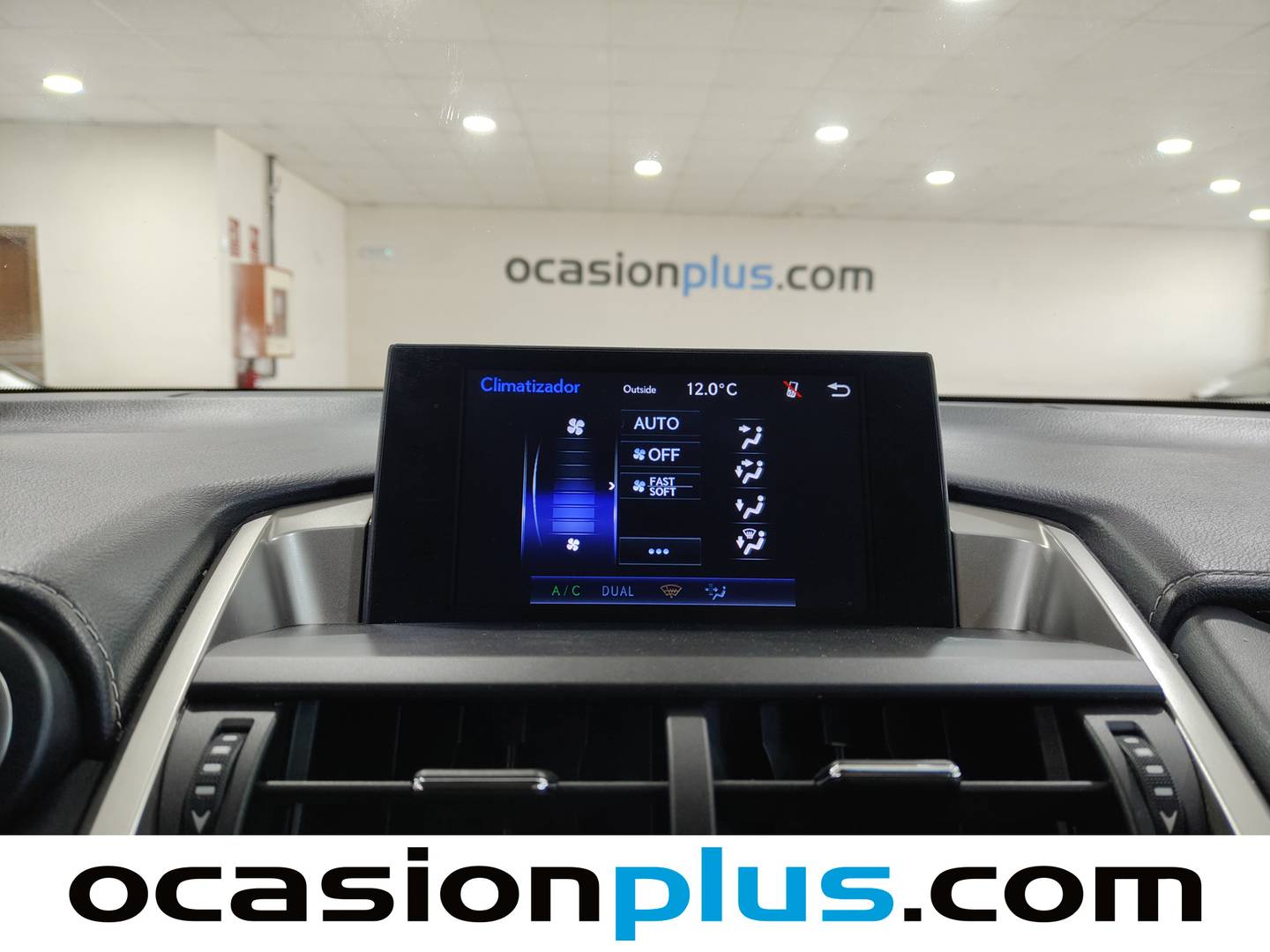 Foto Lexus NX Lexus NX 300h Business Navigation 2WD (197 CV)