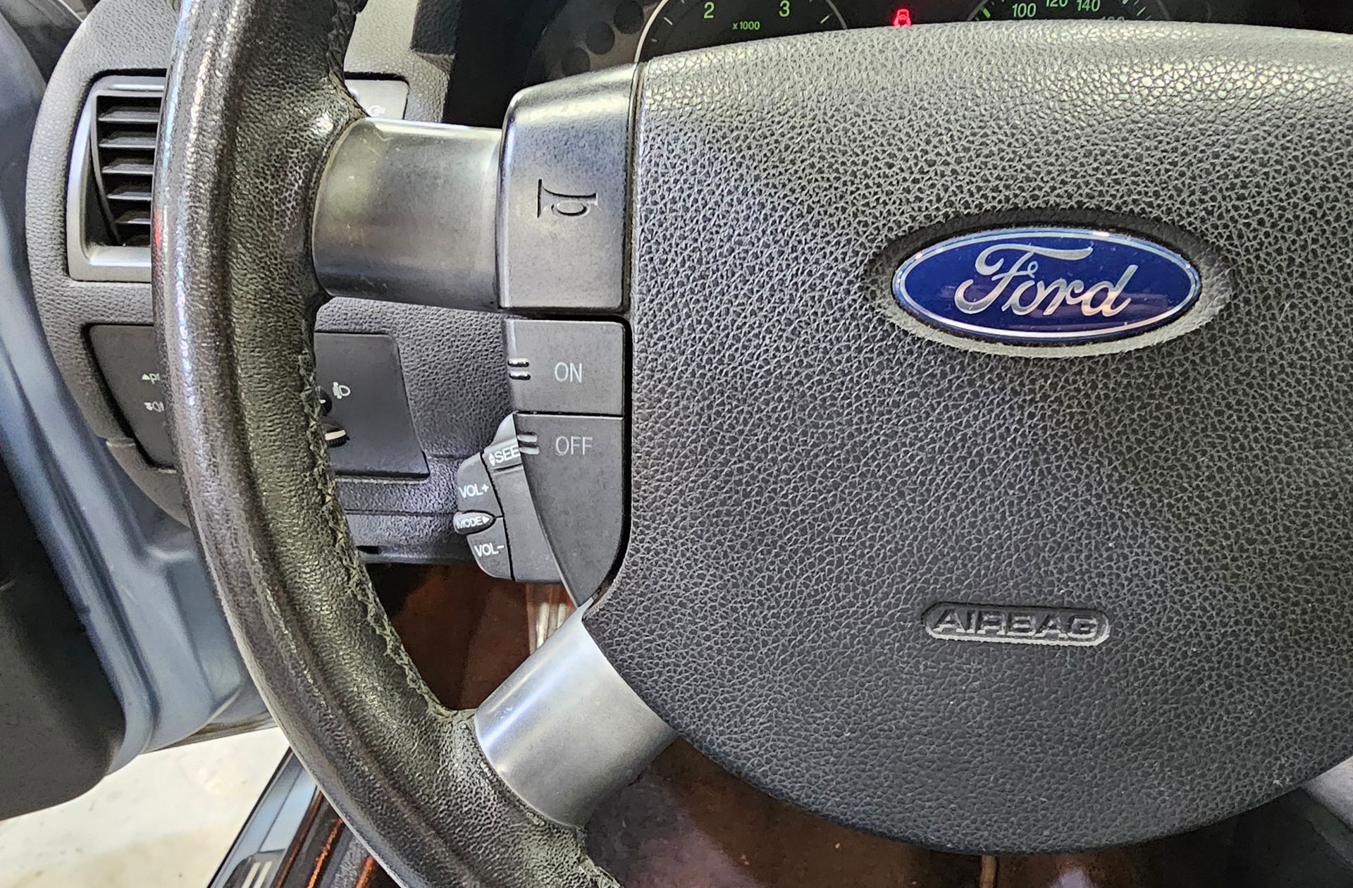 Ford Mondeo 2.0 TDCi Ghia - foto 21