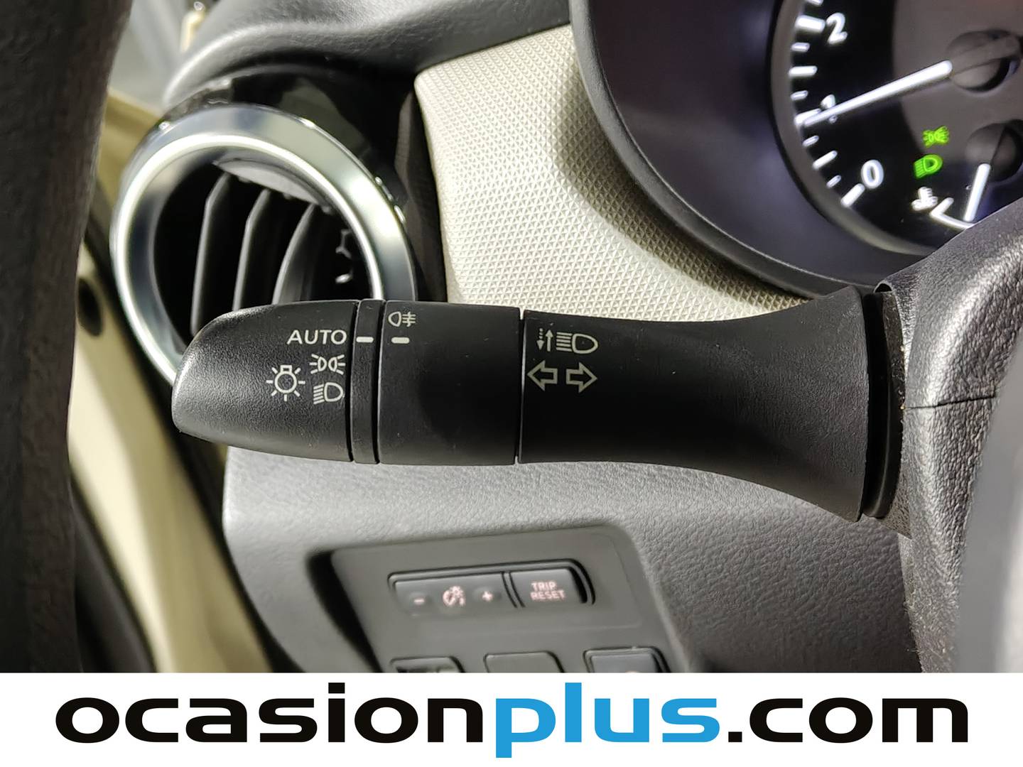 Equipamiento del Nissan Micra Nissan Micra IG-T 100 Acenta (100 CV)