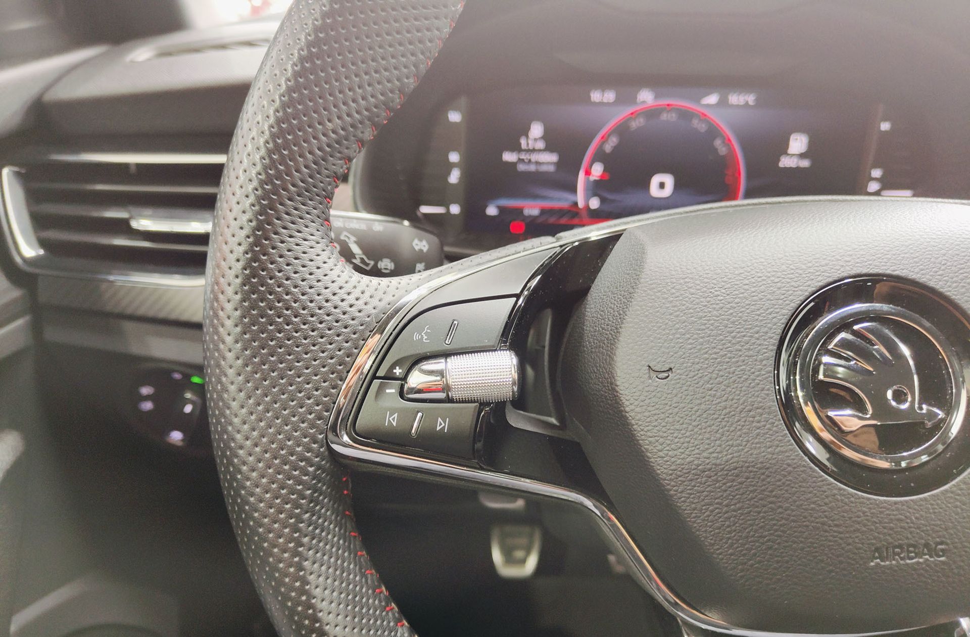 Škoda Kamiq 1.5 TSI Monte Carlo - foto 27