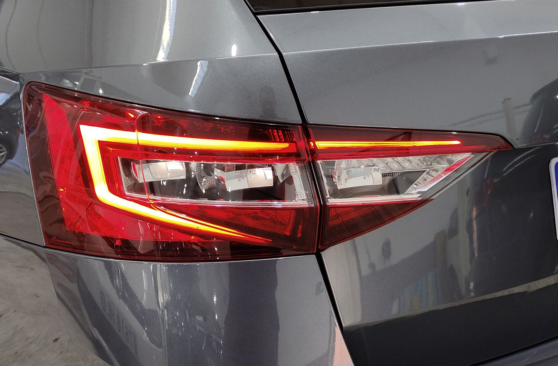 Škoda Superb Combi 2.0 TDI Sport Line DSG - foto 18