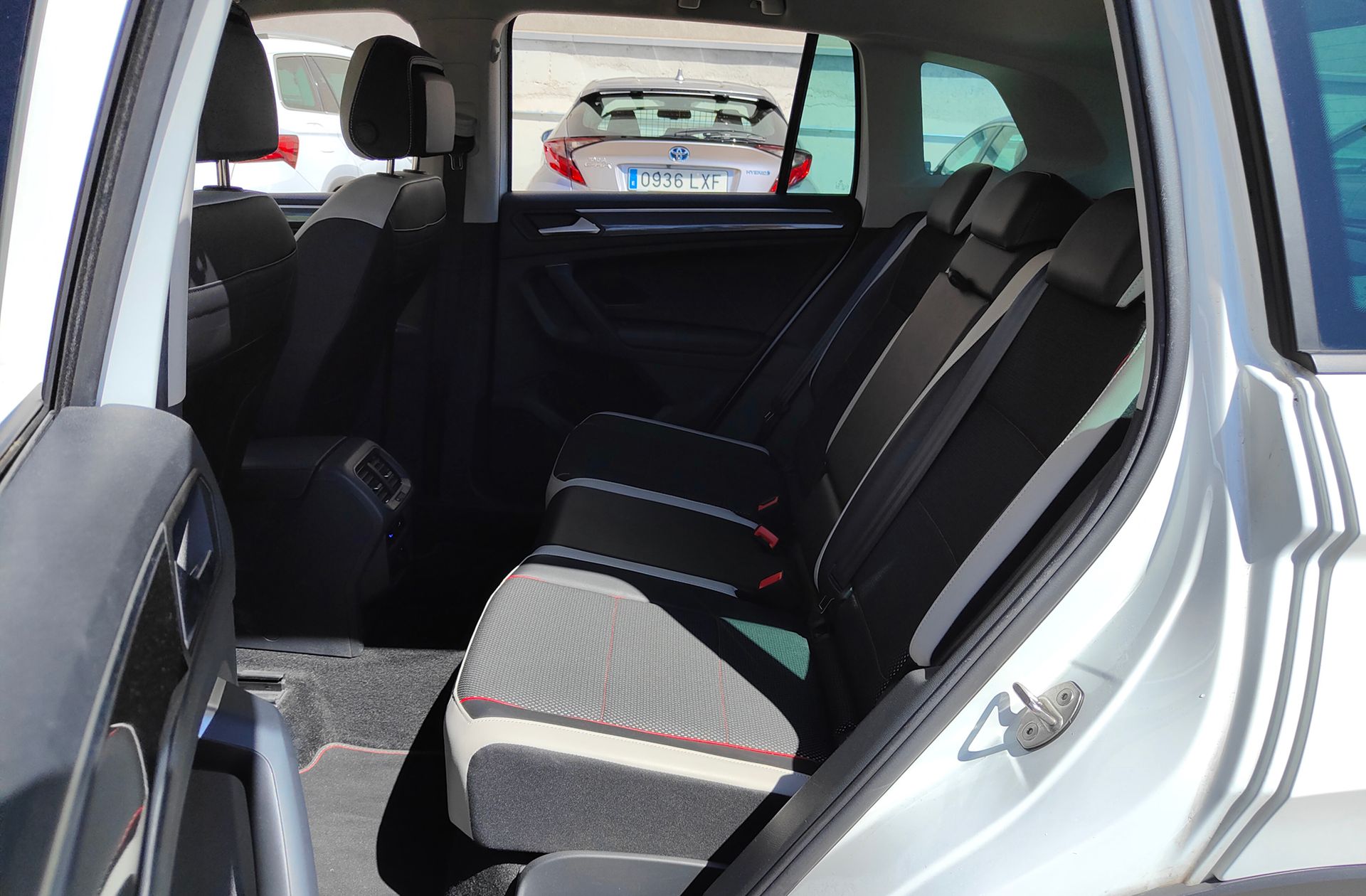 Volkswagen Tiguan Urban Sport 2.0 TDI DSG - foto 12