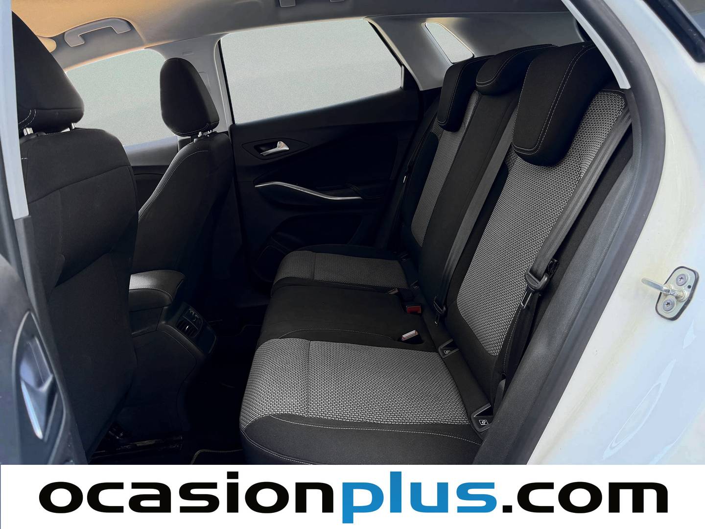 Foto asientos traseros Opel Grandland X Opel Grandland X 1.2 Turbo Selective (130 CV)