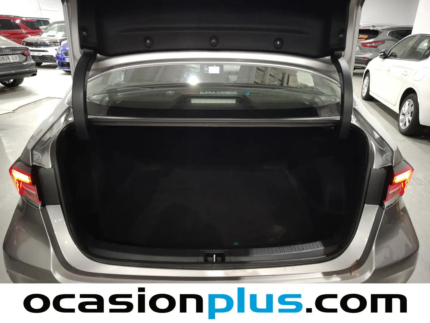 Foto Toyota Corolla Toyota Corolla 1.8 125 Híbrido Active Tech E-CVT Sedán (122 CV)